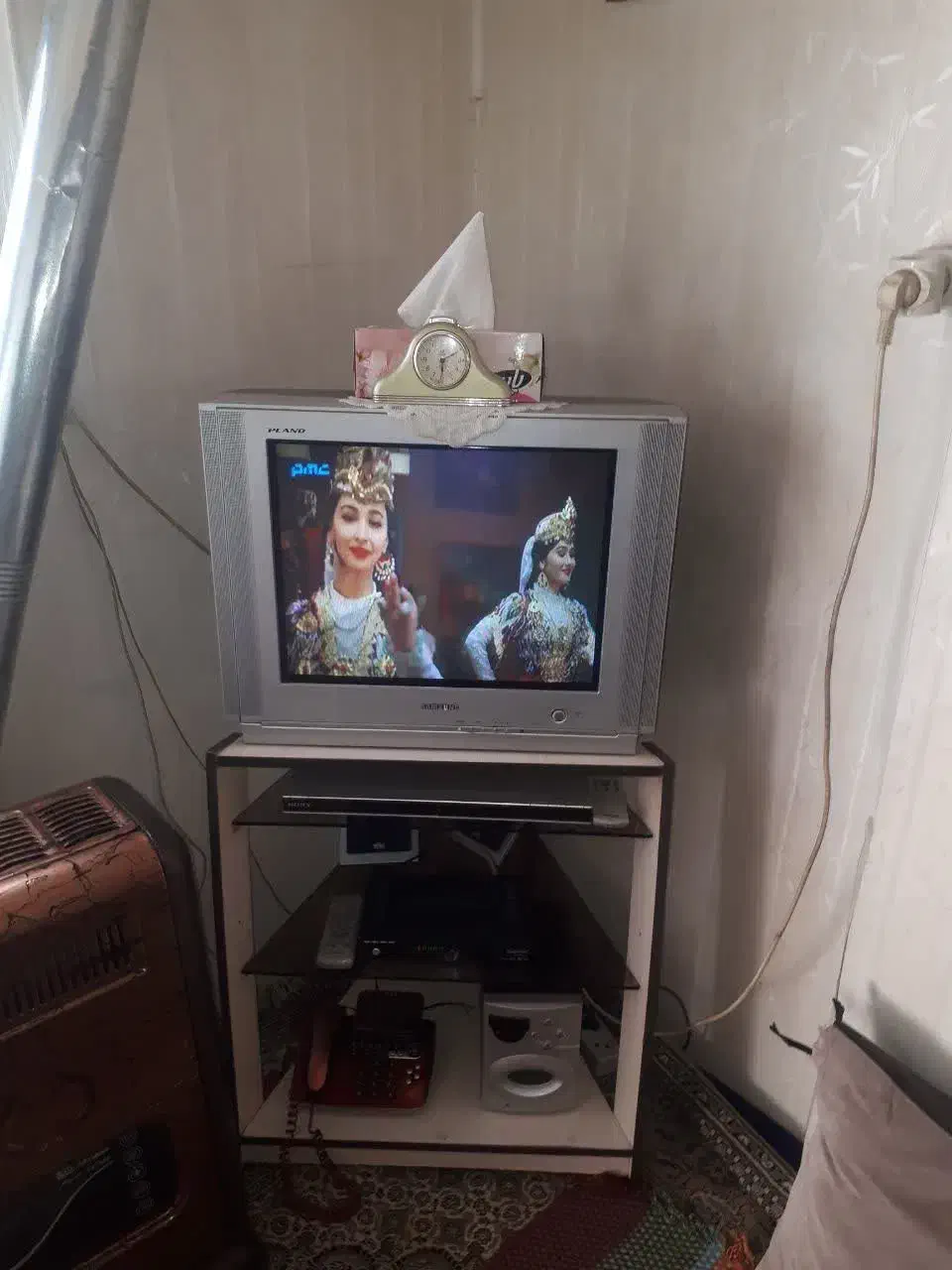 تلویزیون سامسونگ با میز کنج آن دی اف|تلویزیون و پروژکتور|تهران, چهارصد دستگاه|دیوار