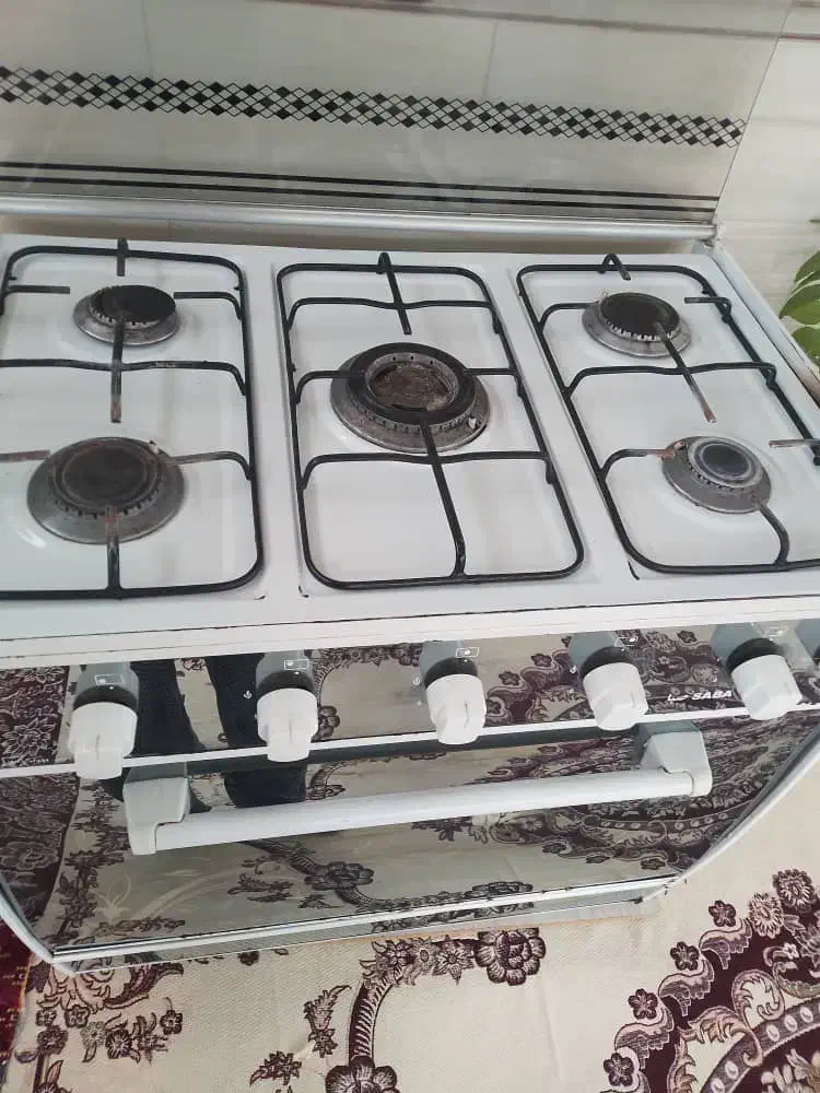 گازطرح فر تمیزوقابل استفاده|اجاق گاز و لوازم برقی پخت‌وپز|فومن, |دیوار