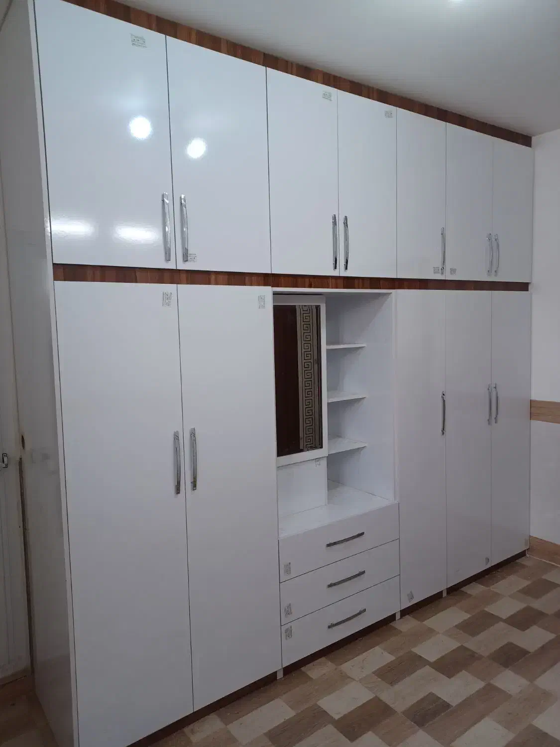 کابینت طراحی اجرا مصنوعات چوبی دکوراسیون داخلی|جاکفشی، کمد، دراور|لنجان, |دیوار