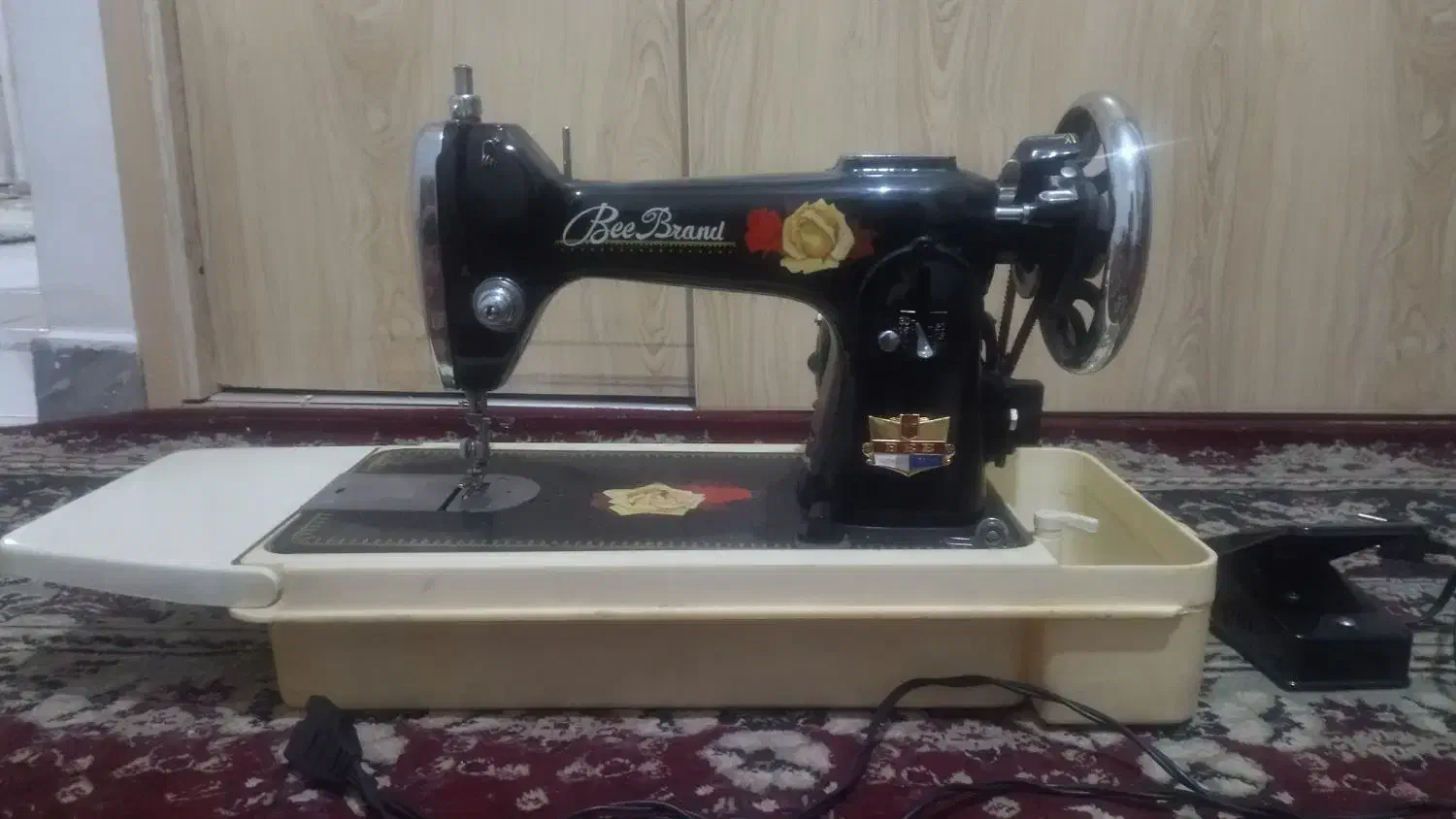 چرخ خیاطی|چرخ خیاطی و ریسندگی|بومهن, |دیوار