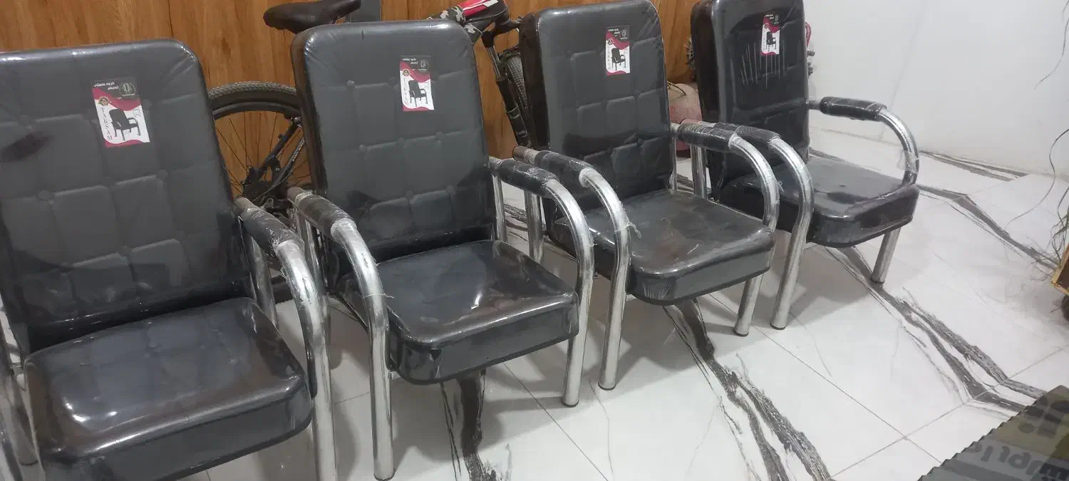 میز تمام چوب اداری و صندلی انتظار، نو|مبلمان اداری|اردستان, |دیوار