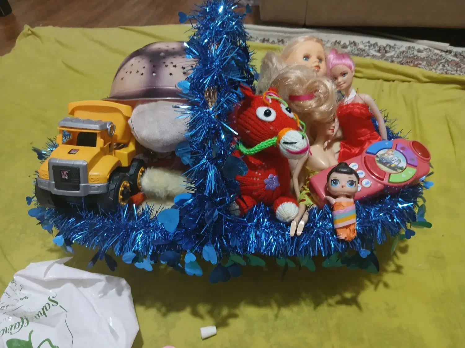 یک سبد پر اسباب بازی با سبد|اسباببازی|رشت, یخسازی|دیوار