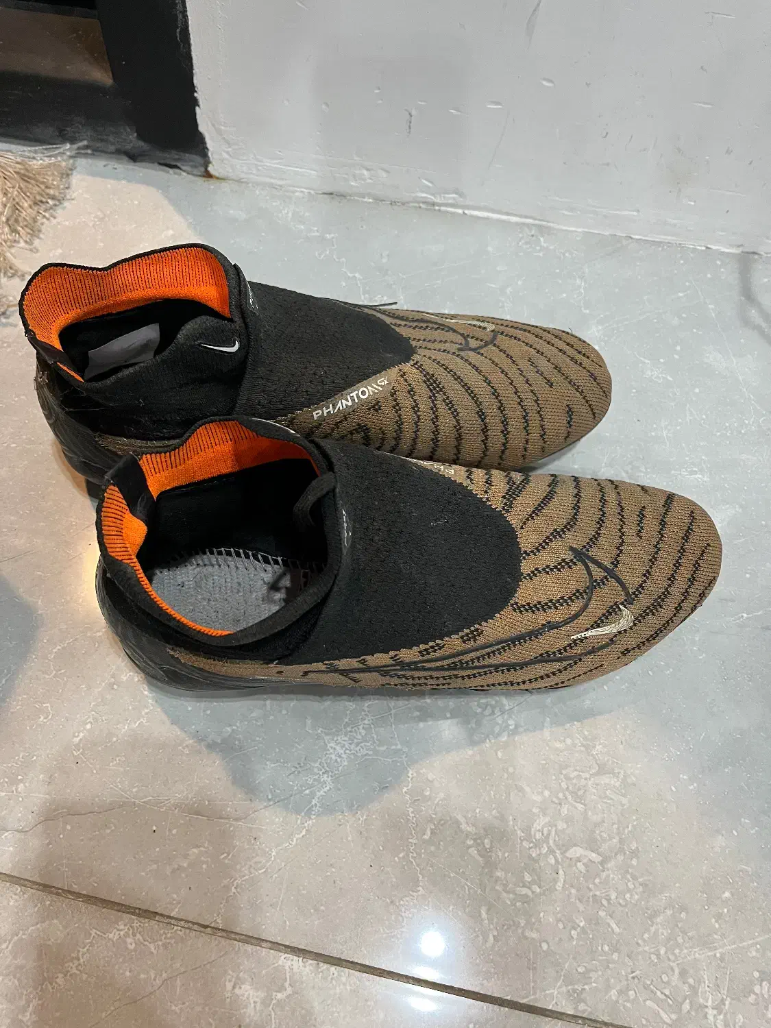 کتونی چمن (فانتوم)|کیف، کفش، کمربند|لاهیجان, پردسر|دیوار