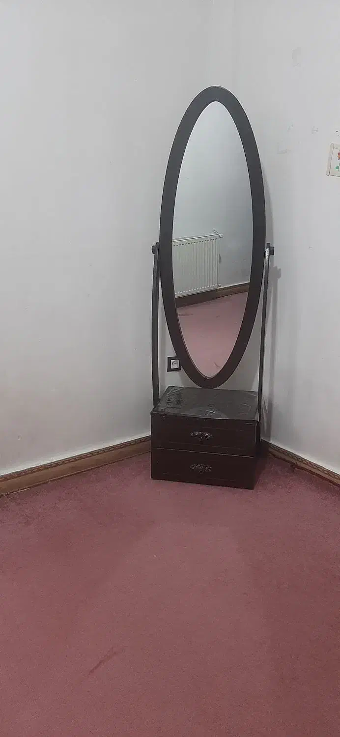 آینه قدی|آینه|قدس, شهر‌قدس|دیوار