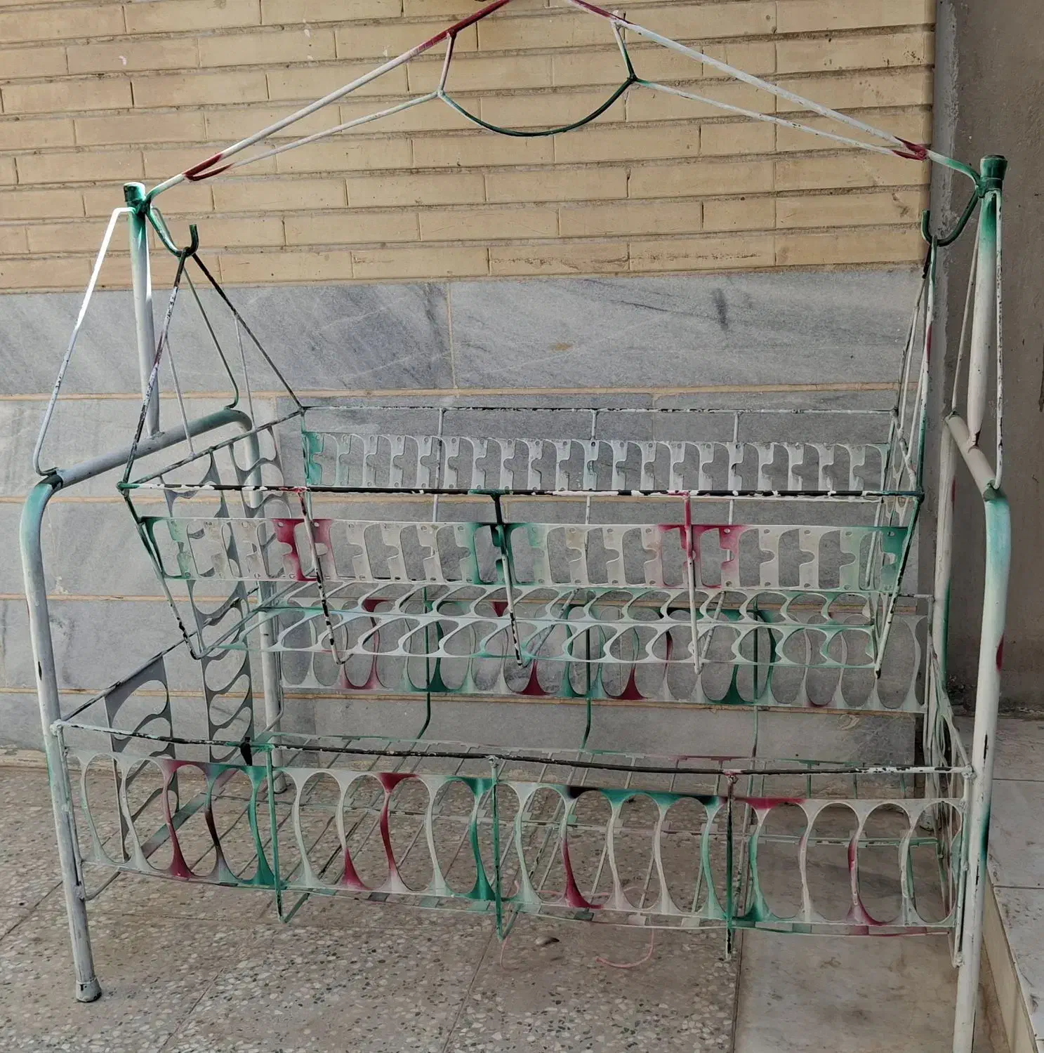 گهواره فلزی نوزاد|اسباب و اثاث بچه|میبد, |دیوار