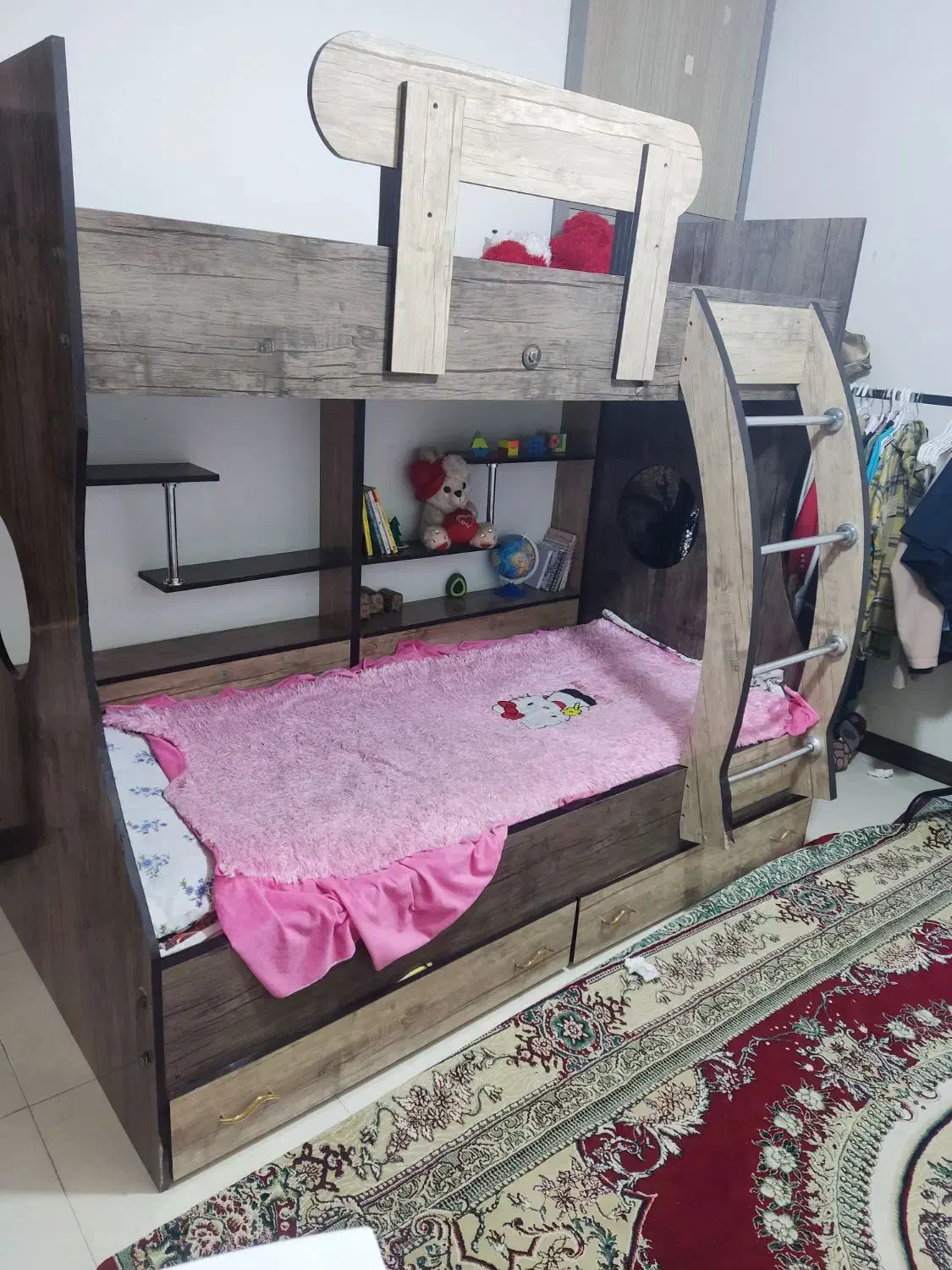 تخت خواب نوجوان دو طبقه بسیار زیبا|تخت و سرویس خواب|اصفهان, رهنان|دیوار