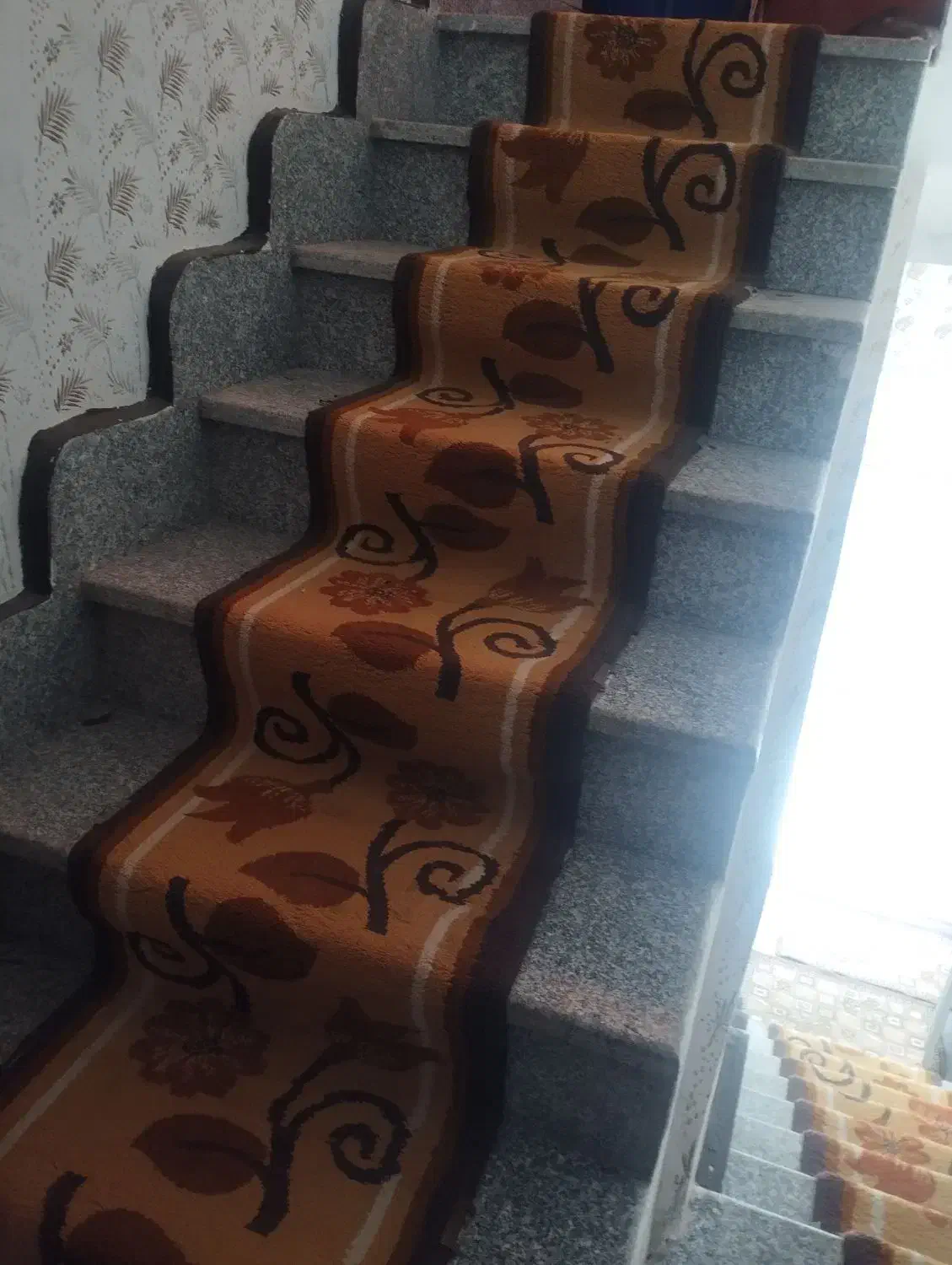 فرش راه پله سالم|فرش|مراغه, |دیوار