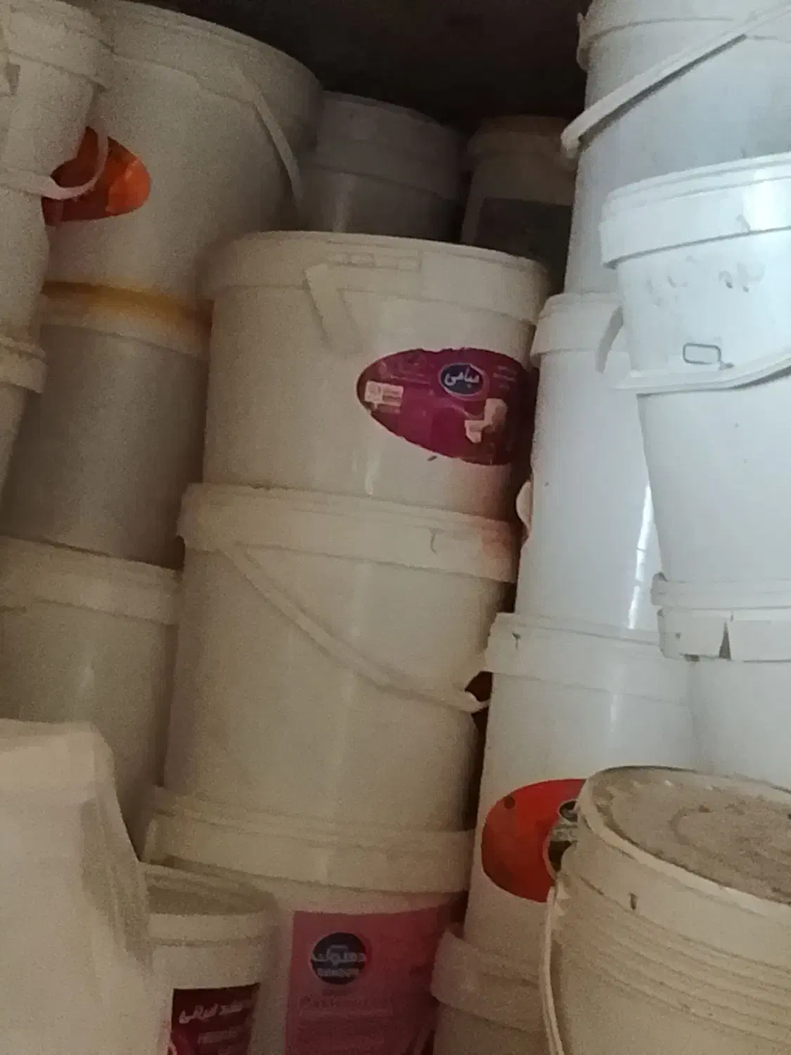 سطل خالی|ظروف نگهدارنده، پلاستیکی، یکبارمصرف|مهریز, |دیوار