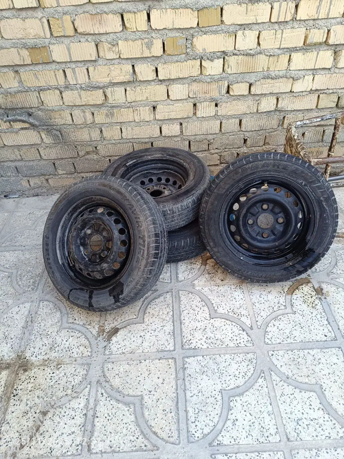 چهارحلقه رینگ ولاستیک پراید|قطعات یدکی و لوازم جانبی|مرودشت, کناره|دیوار