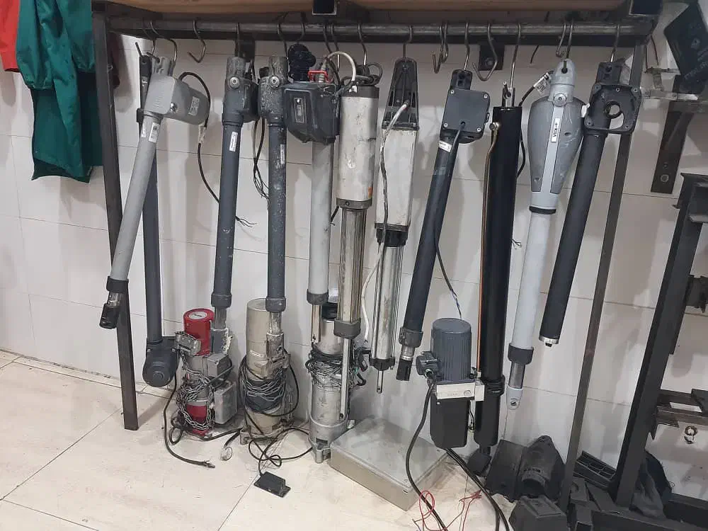 مرکز تخصصی تعمیرات وفروش انواع بالابر درب های برقی|خدمات پیشه و مهارت|شیراز, فرگاز|دیوار