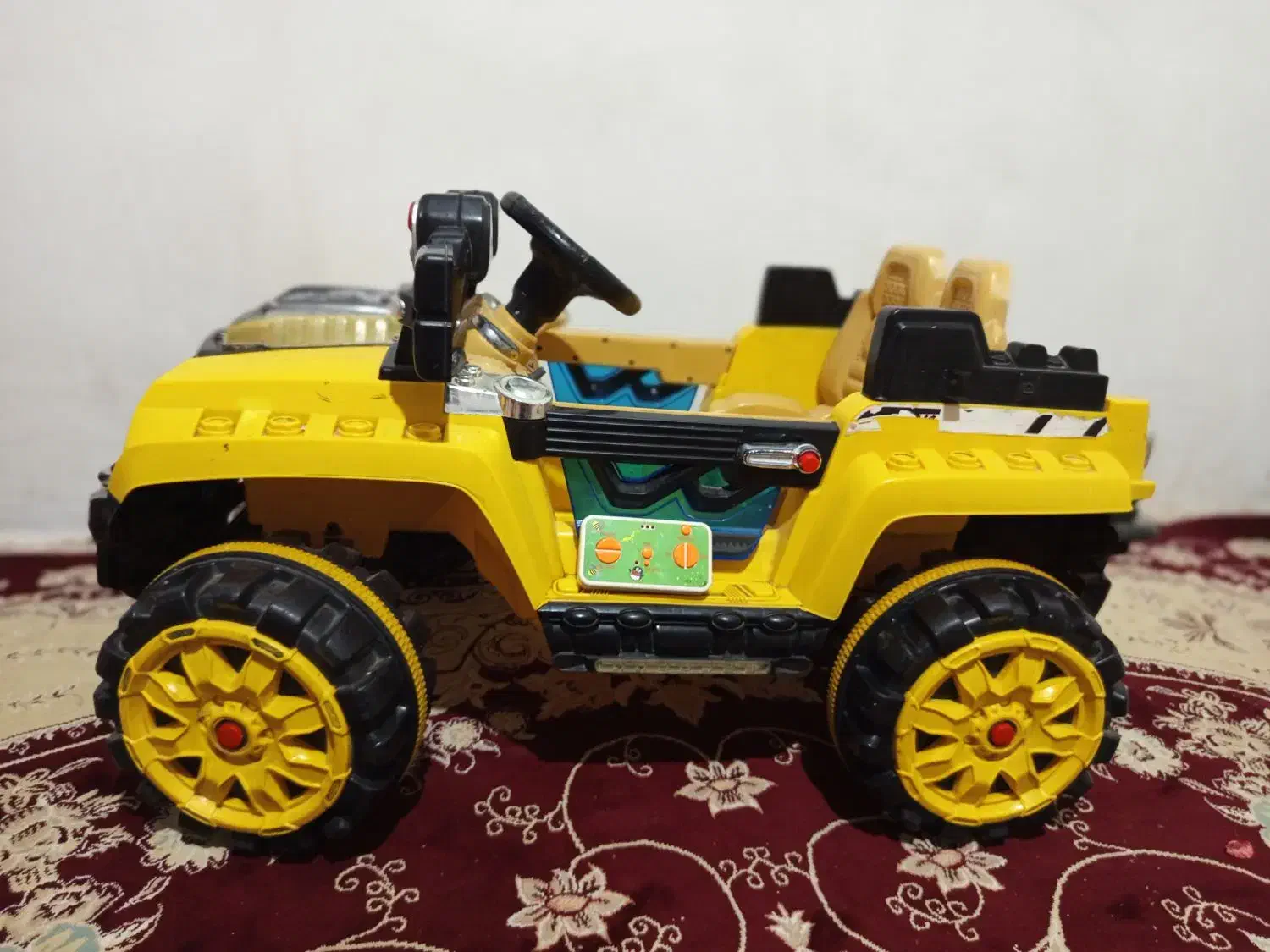 ماشین شارژی دونفره دنده ای کاملا سالم|اسباببازی بچه|خرمآباد, |دیوار