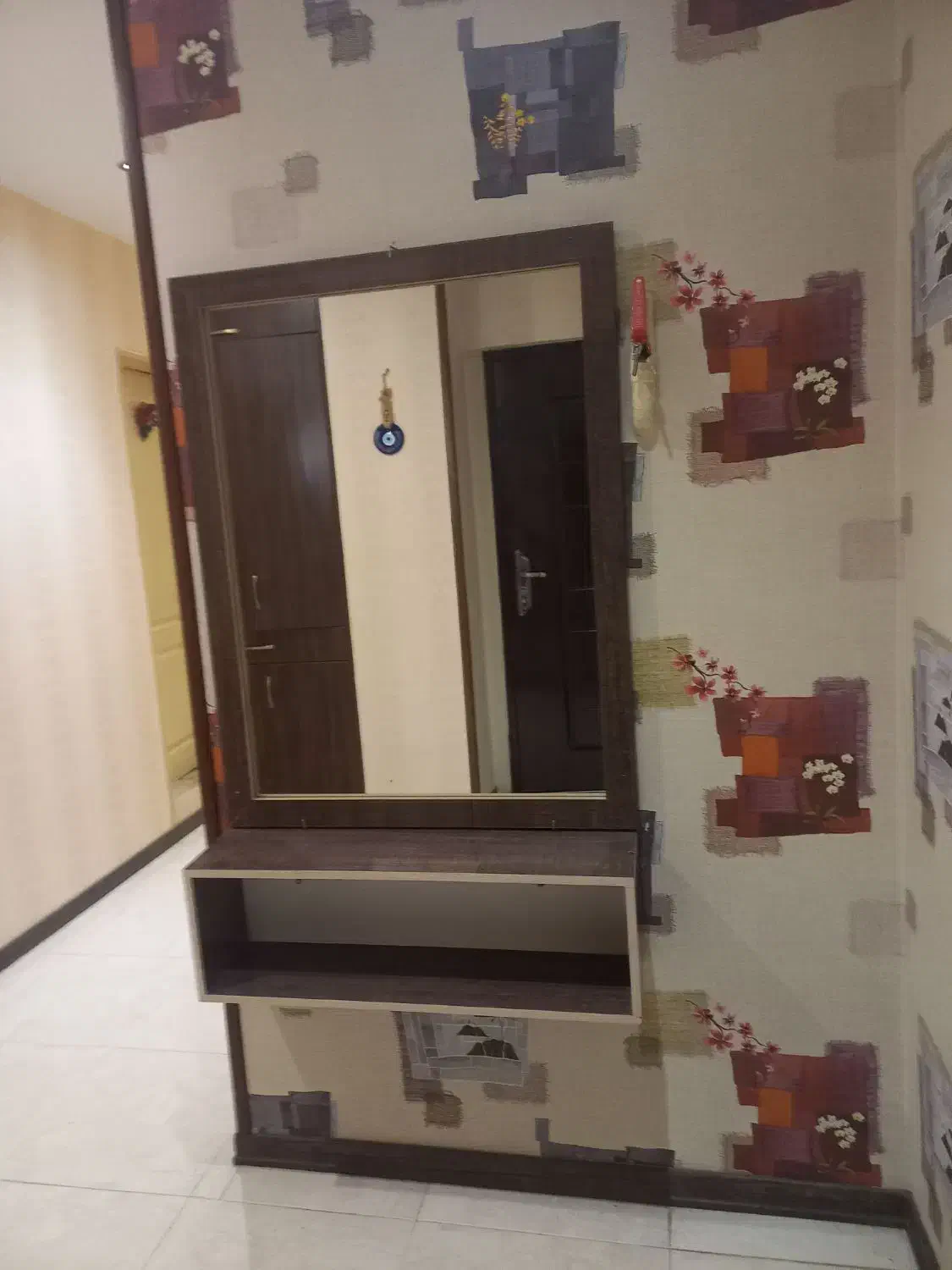 آینه|آینه|کرج, باغستان|دیوار