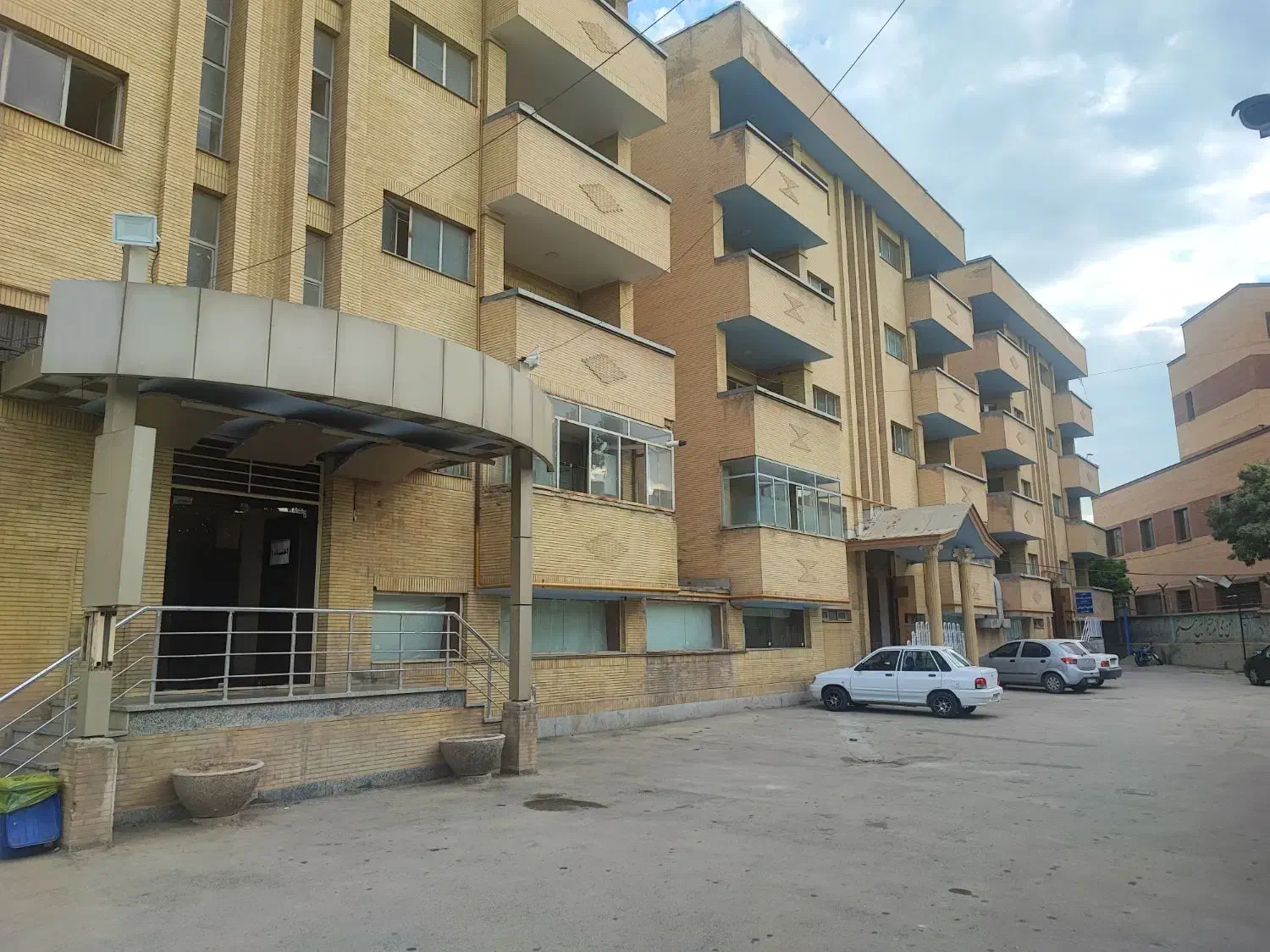 نیروی نظافتی و خدماتی آقا برای خوابگاه پسرانه|استخدام سرایداری و نظافت|همدان, |دیوار