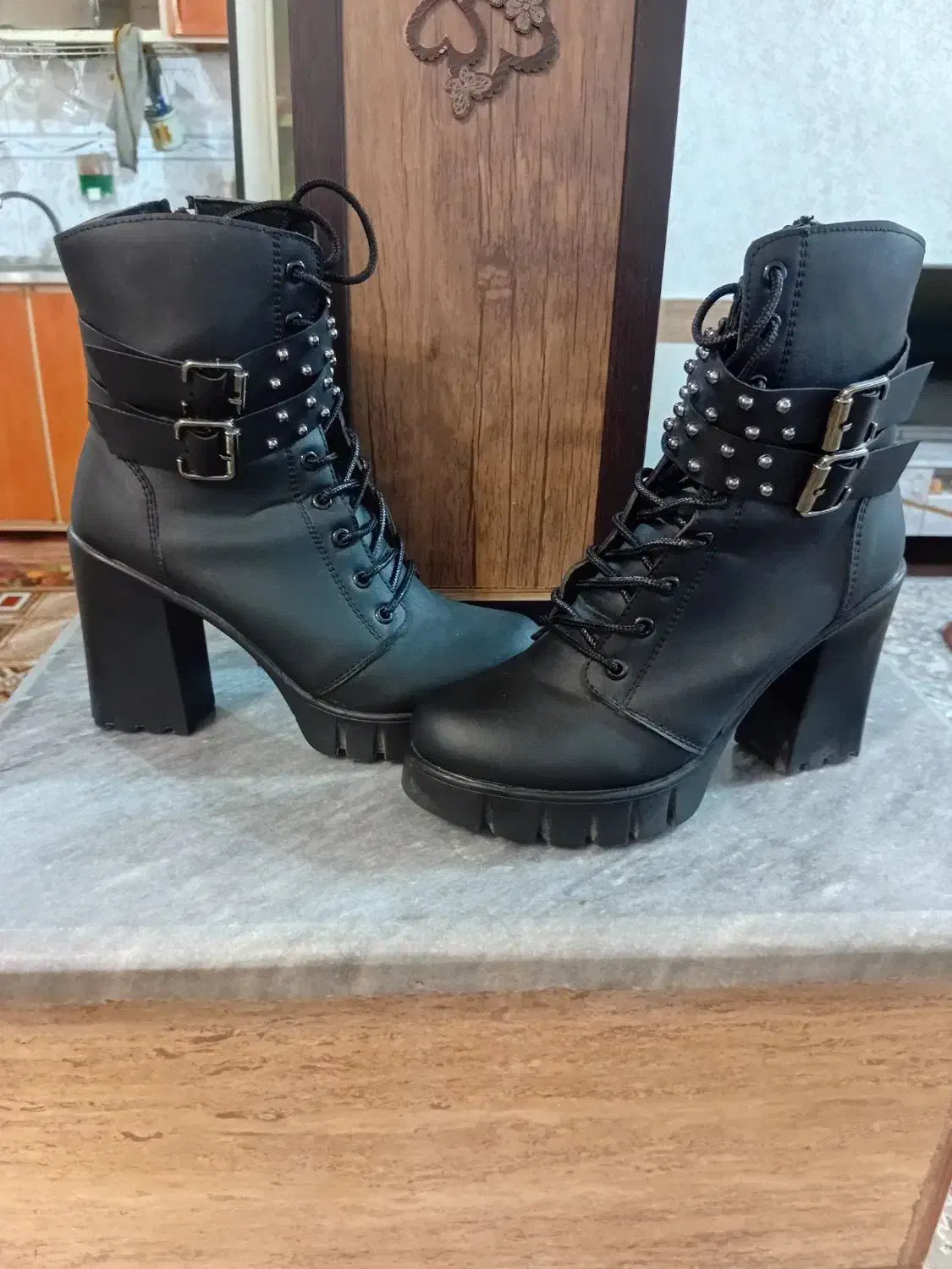 چکمه|کیف، کفش، کمربند|تربت‌حیدریه, آغوی|دیوار