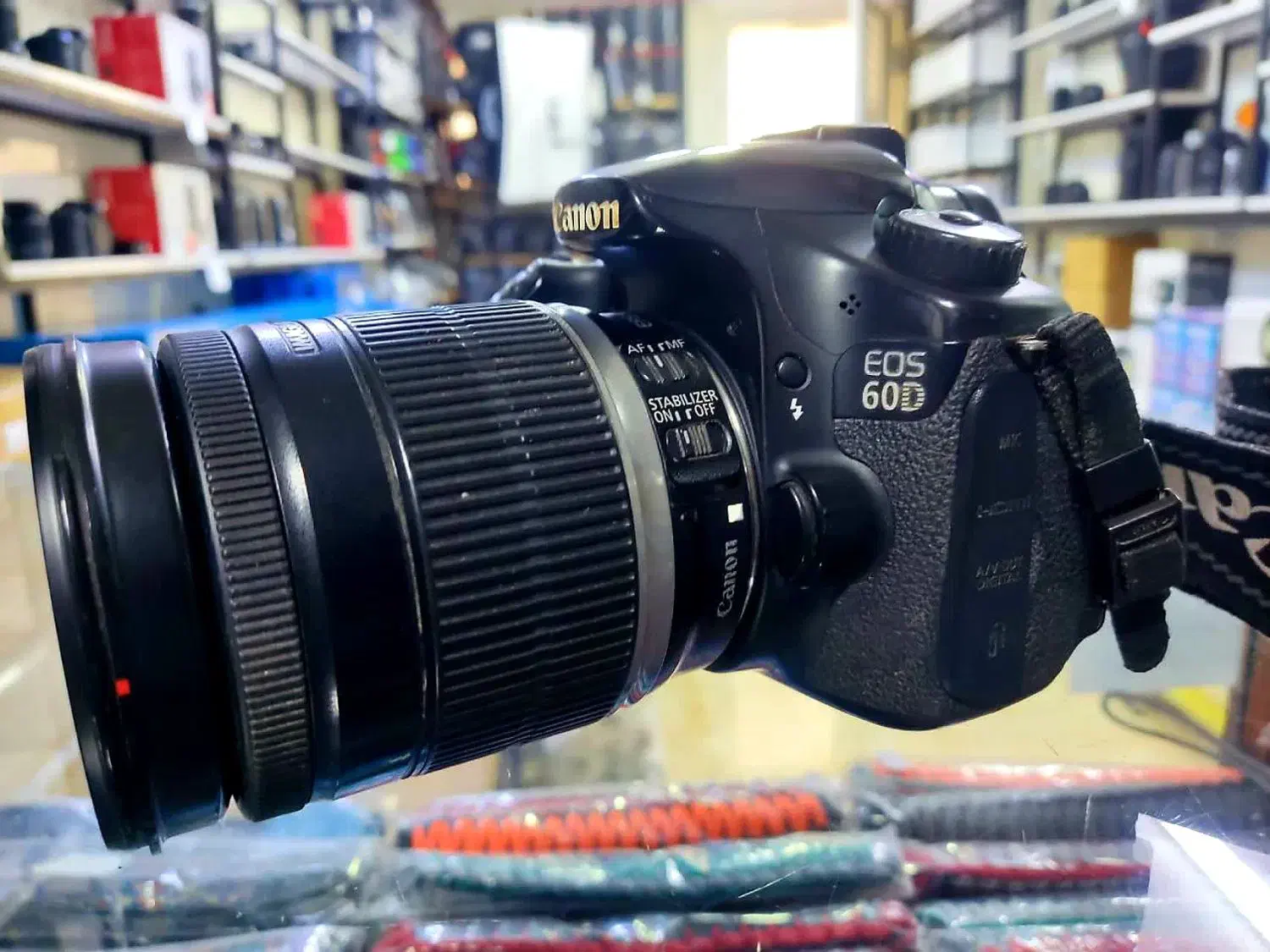 دوربین کنون ۶۰ دی با لنز ۱۸.۲۰۰|دوربین عکاسی و فیلم‌برداری|قم, دورشهر|دیوار