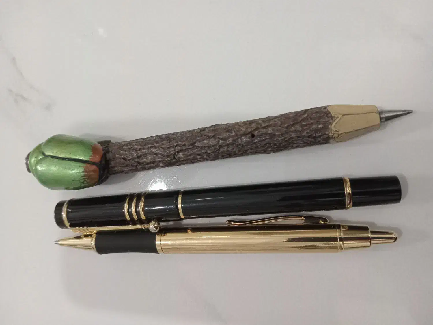 تعدادی خودکارو خودنویس ودفترفانتزی ۱۰۰ برگ|لوازم التحریر|تهران, شیوا|دیوار