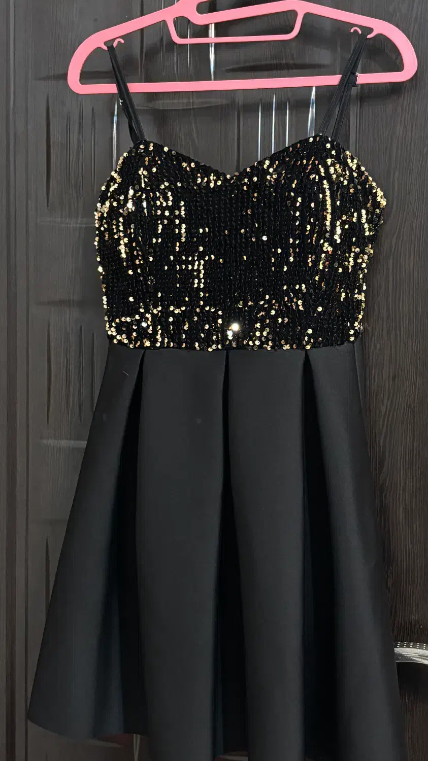 لباس مجلسی|لباس|رشت, امین الضرب|دیوار