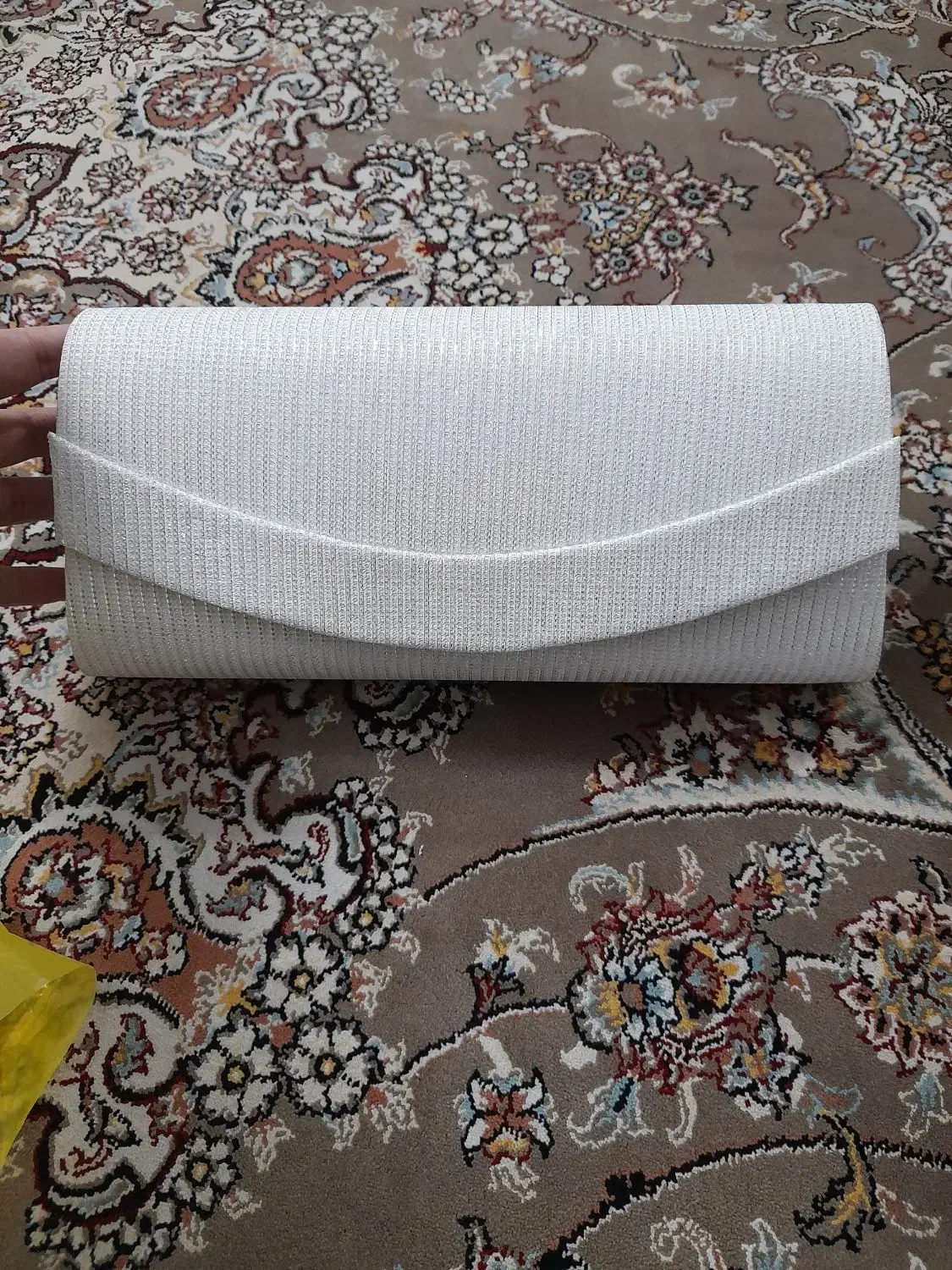 کیف مجلسی|کیف، کفش، کمربند|قم, انسجام|دیوار