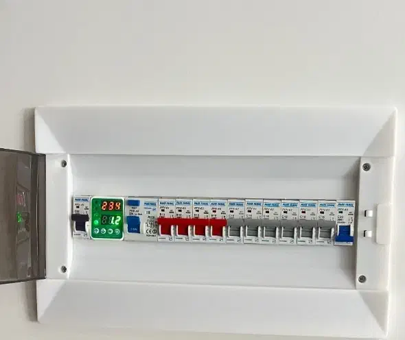 برقکاری سه فاز و تک فاز خرده کاری برق اسرع وقت|خدمات پیشه و مهارت|رشت, انصاری|دیوار