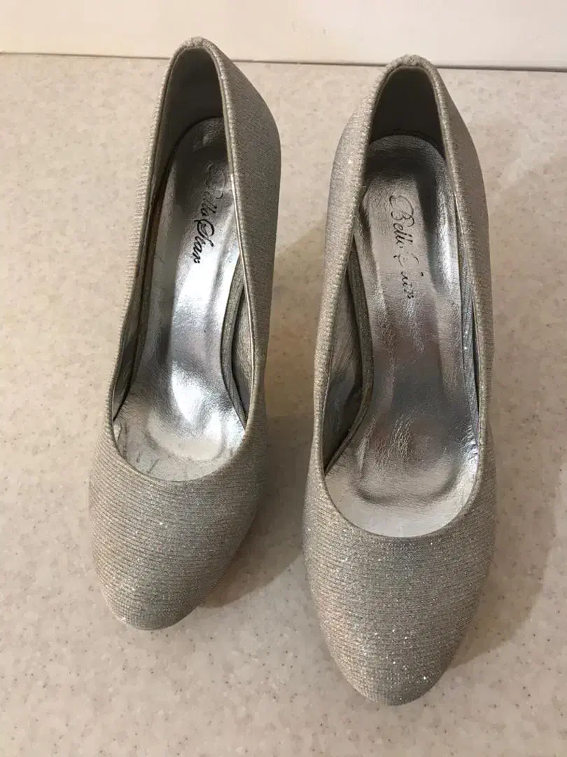 کفش مجلسی نقره ای اکلیلی زیبا در حد نو سایز ۳۸|کیف، کفش، کمربند|زنجان, |دیوار