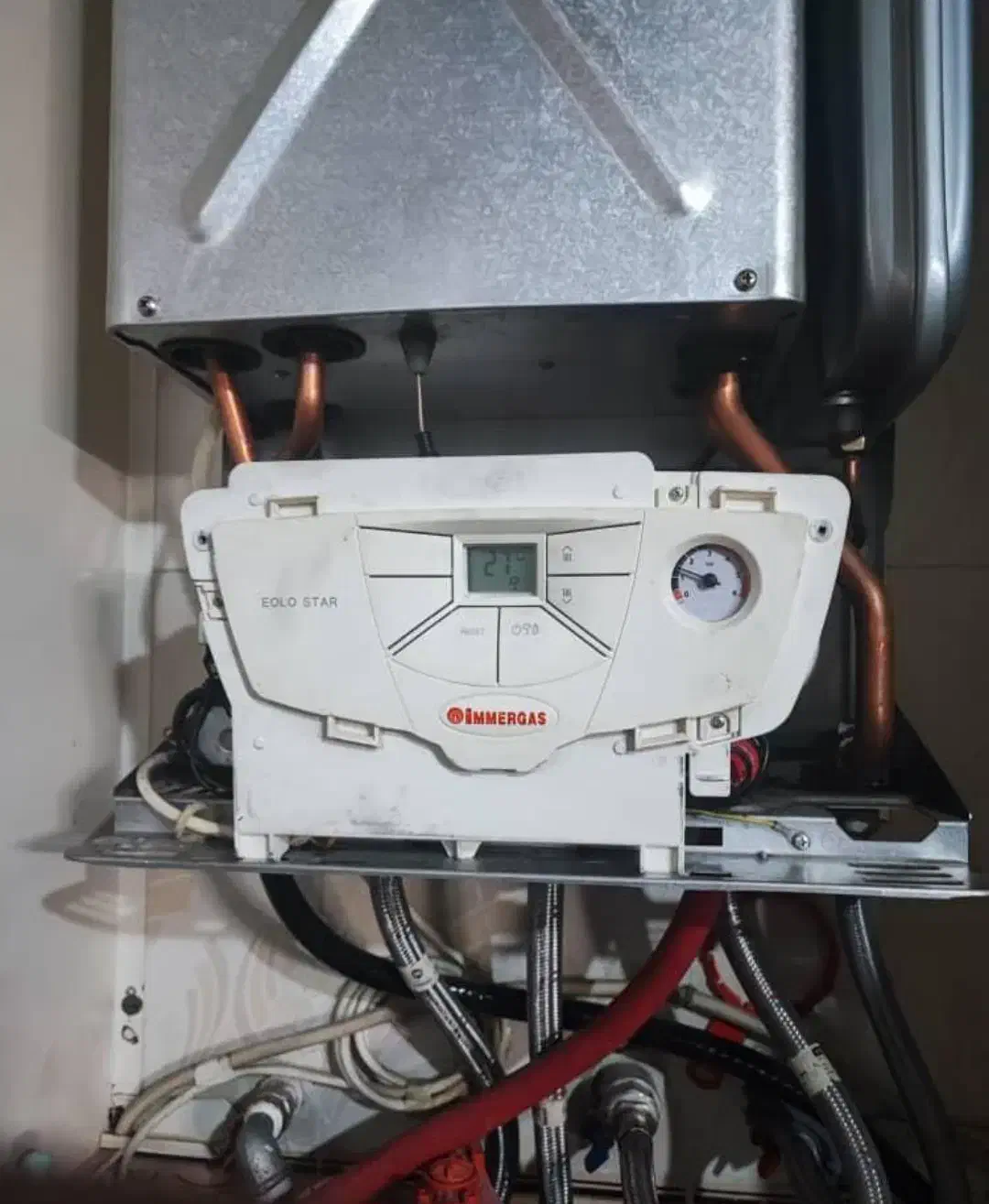 تعمیر ابگرمکن و پکیج دیواری و شوفاژ|خدمات پیشه و مهارت|چمستان, |دیوار