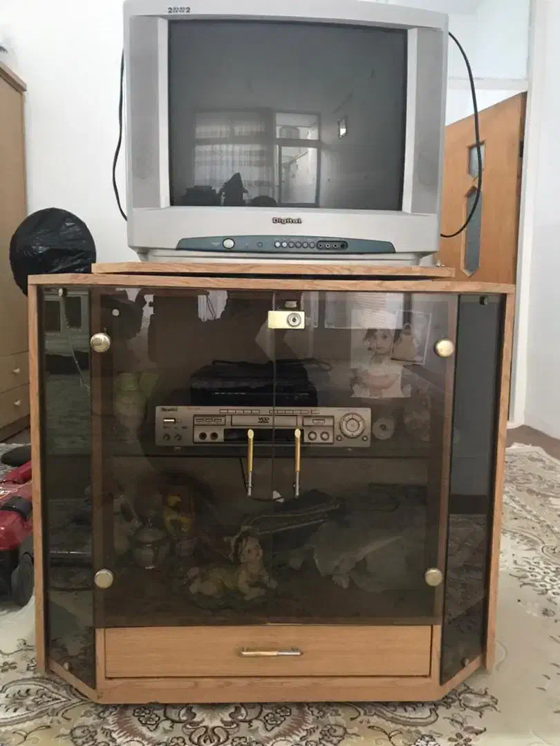 تلوزیون 21اینچ با میز|تلویزیون و پروژکتور|تیران, |دیوار