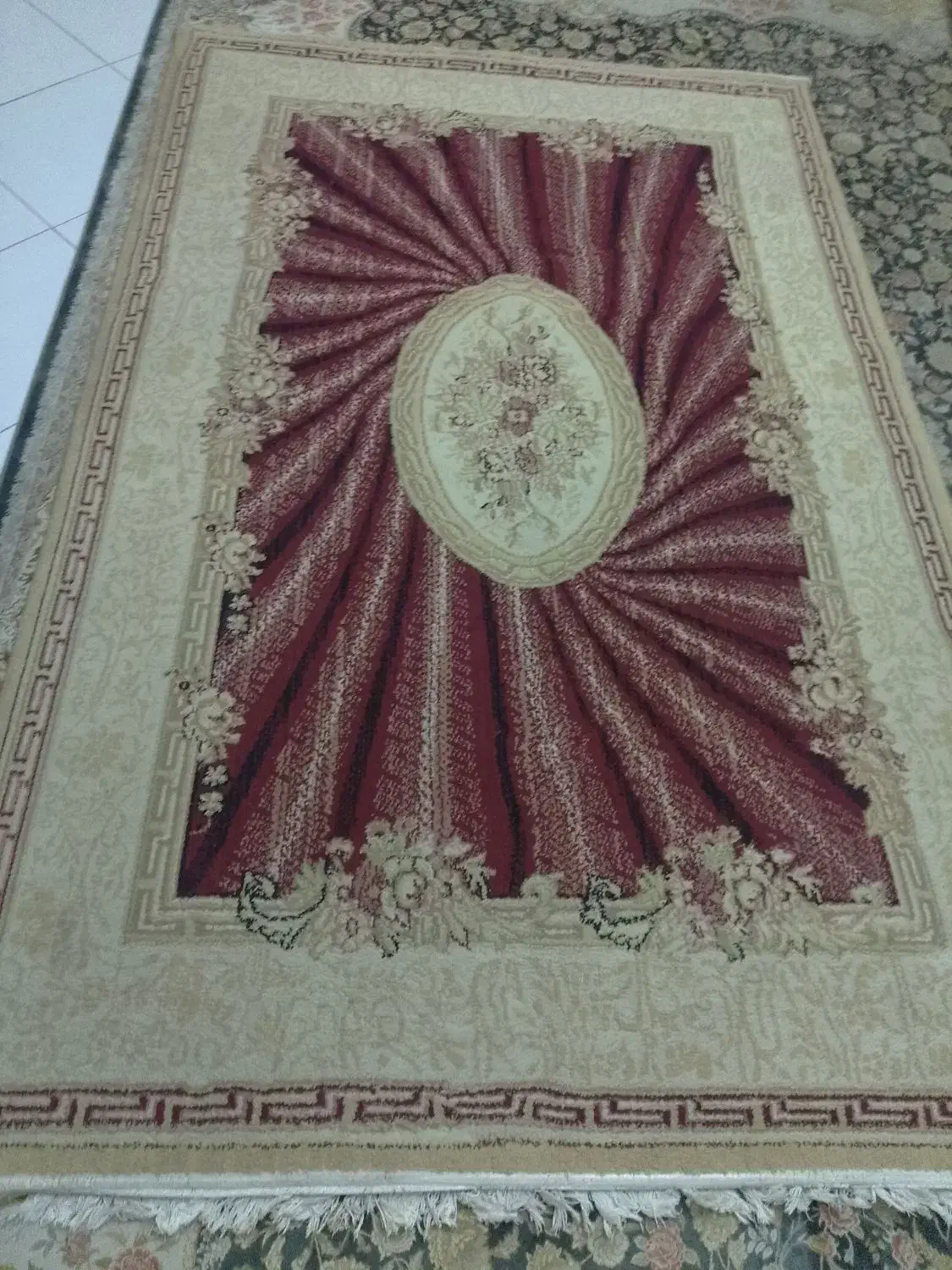 فرش 4متری همراه با قالیچه گرد تمیزو سالم|فرش|تهران, مقدم|دیوار