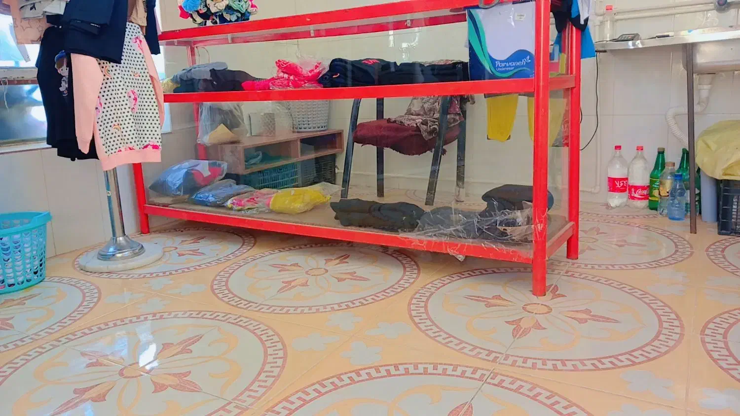 ویترین وچوب لباسی|بوفه، ویترین، کنسول|اسحاق آباد, |دیوار