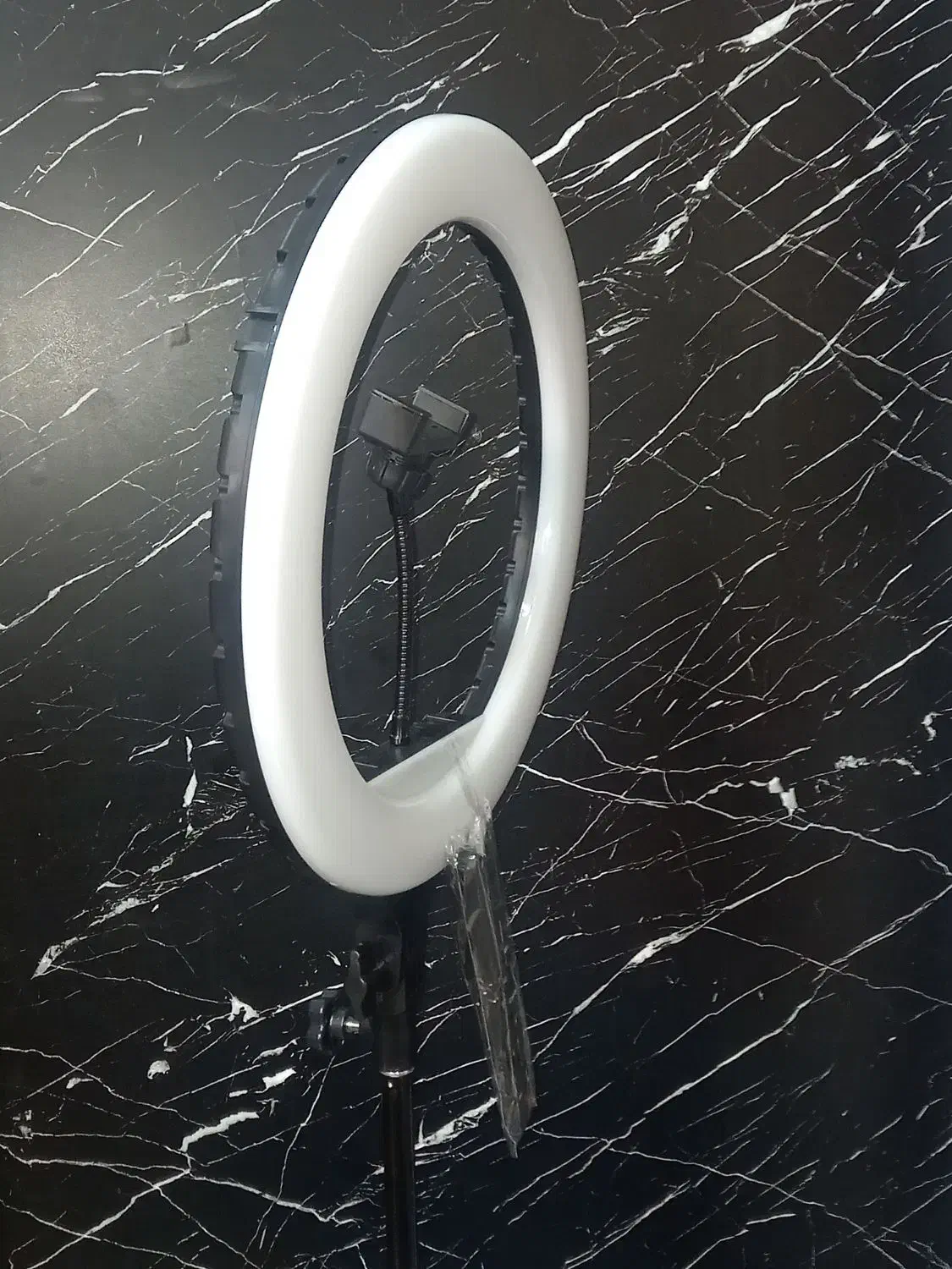 رینگ لایت 36سانتی 60وات باپایه دومتری گارانتی دار|دوربین عکاسی و فیلم‌برداری|تهران, لاله زار|دیوار