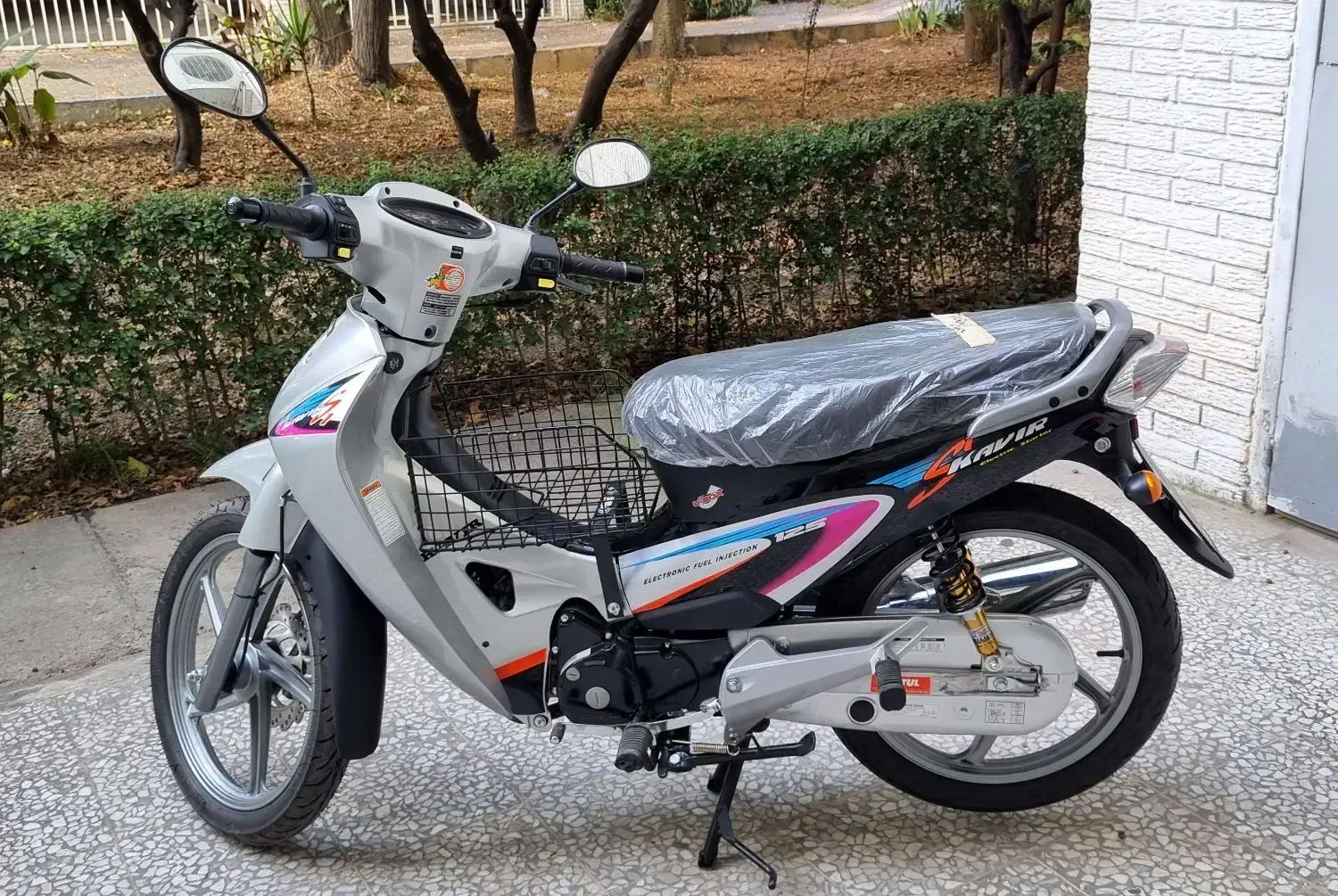 موتور بی کلاج طرح ویو کویر ۱۲۵ رادیسون نقره ای|موتورسیکلت|ساری, |دیوار