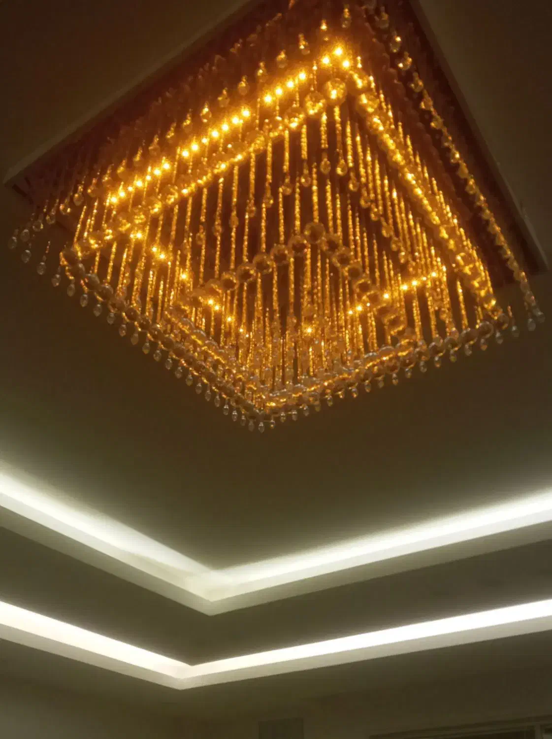 طراحی لوستر های کریستالی مربع|لوستر و چراغ آویز|شهرکرد, |دیوار