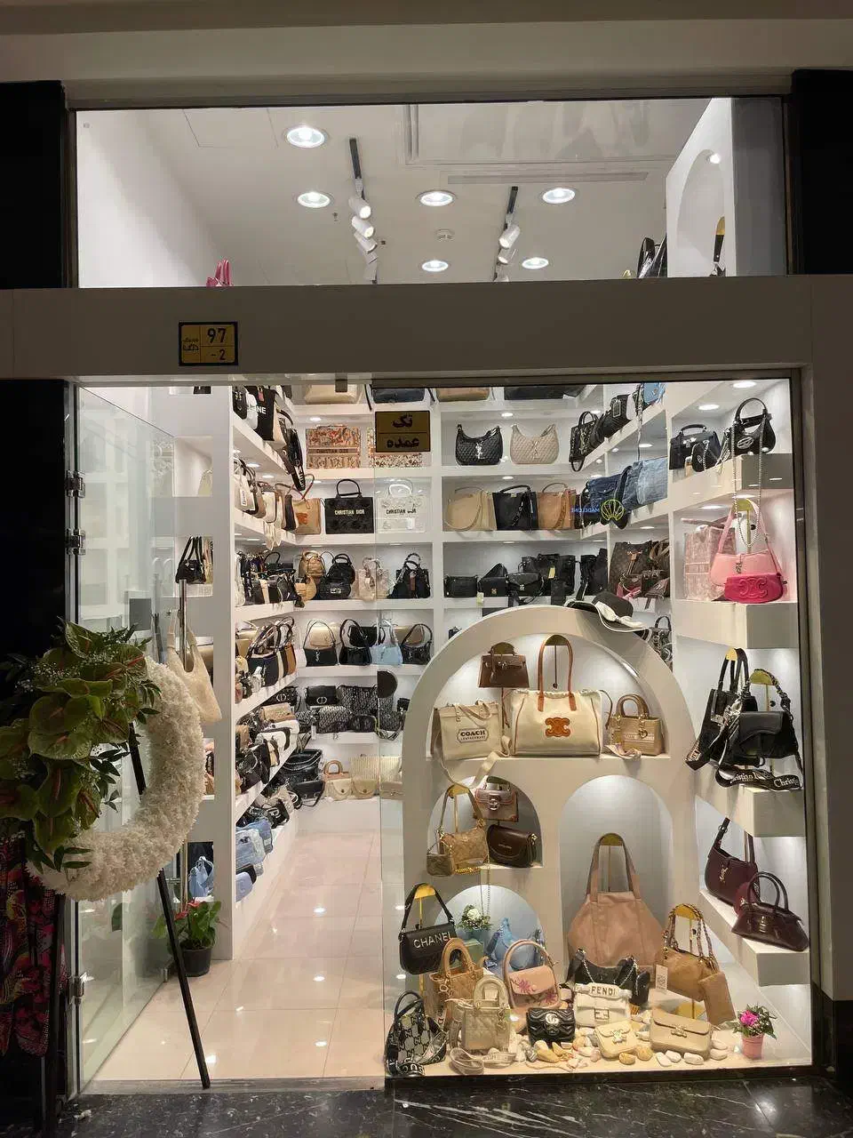 استخدام ادمین حضوری اینستاگرام و سایت|استخدام بازاریابی و فروش|تهران, بازار|دیوار