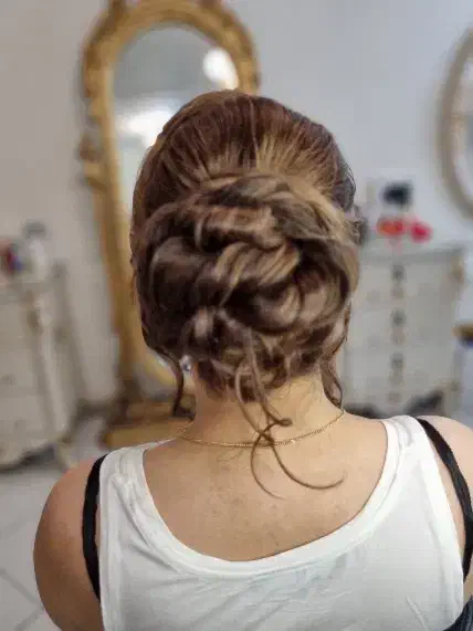 کلیه خدمات آرایشی حرفه ای و قیمت مناسب|خدمات آرایشگری و زیبایی|قزوین, |دیوار