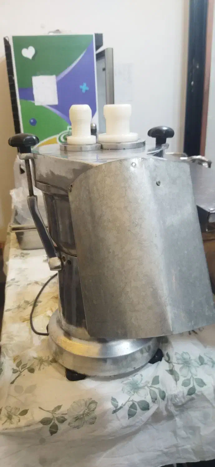 آب هویج وسیب گیری|آبمیوه‌گیر و آب‌مرکبات‌گیر|تهران, بهداشت|دیوار