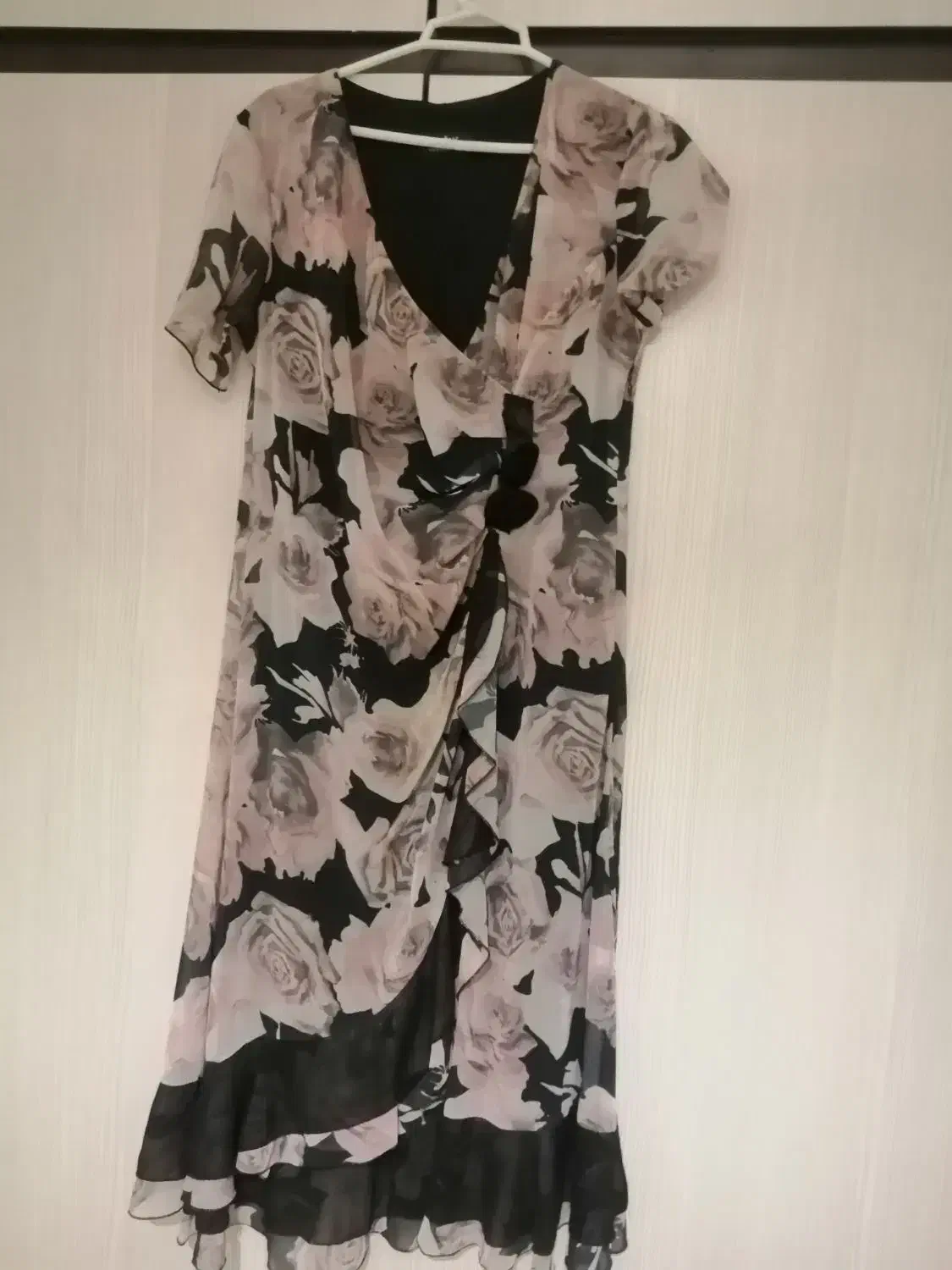 لباس زنانه|لباس|شاهینشهر, فردوسی|دیوار