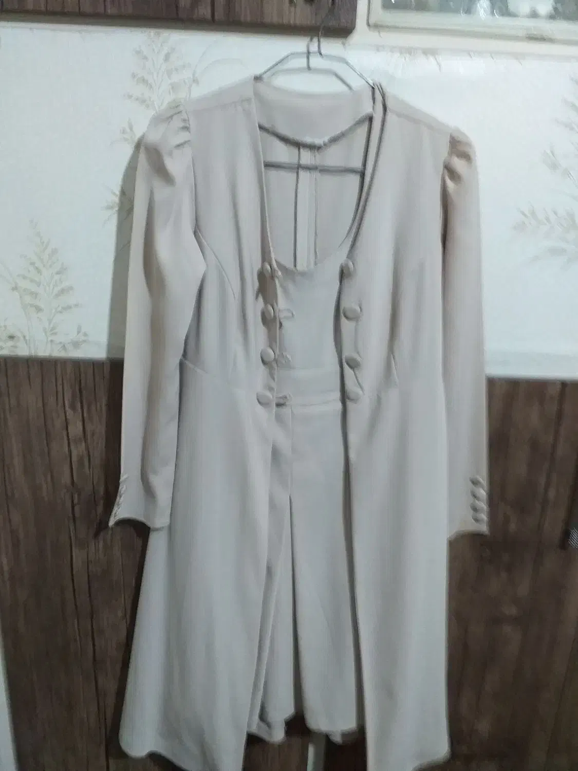 لباس مجلسی|لباس|رباطکریم, رباطکریم|دیوار