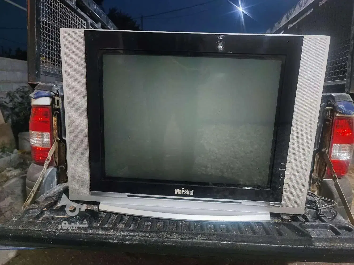 تلویزیون|تلویزیون و پروژکتور|میانه, |دیوار