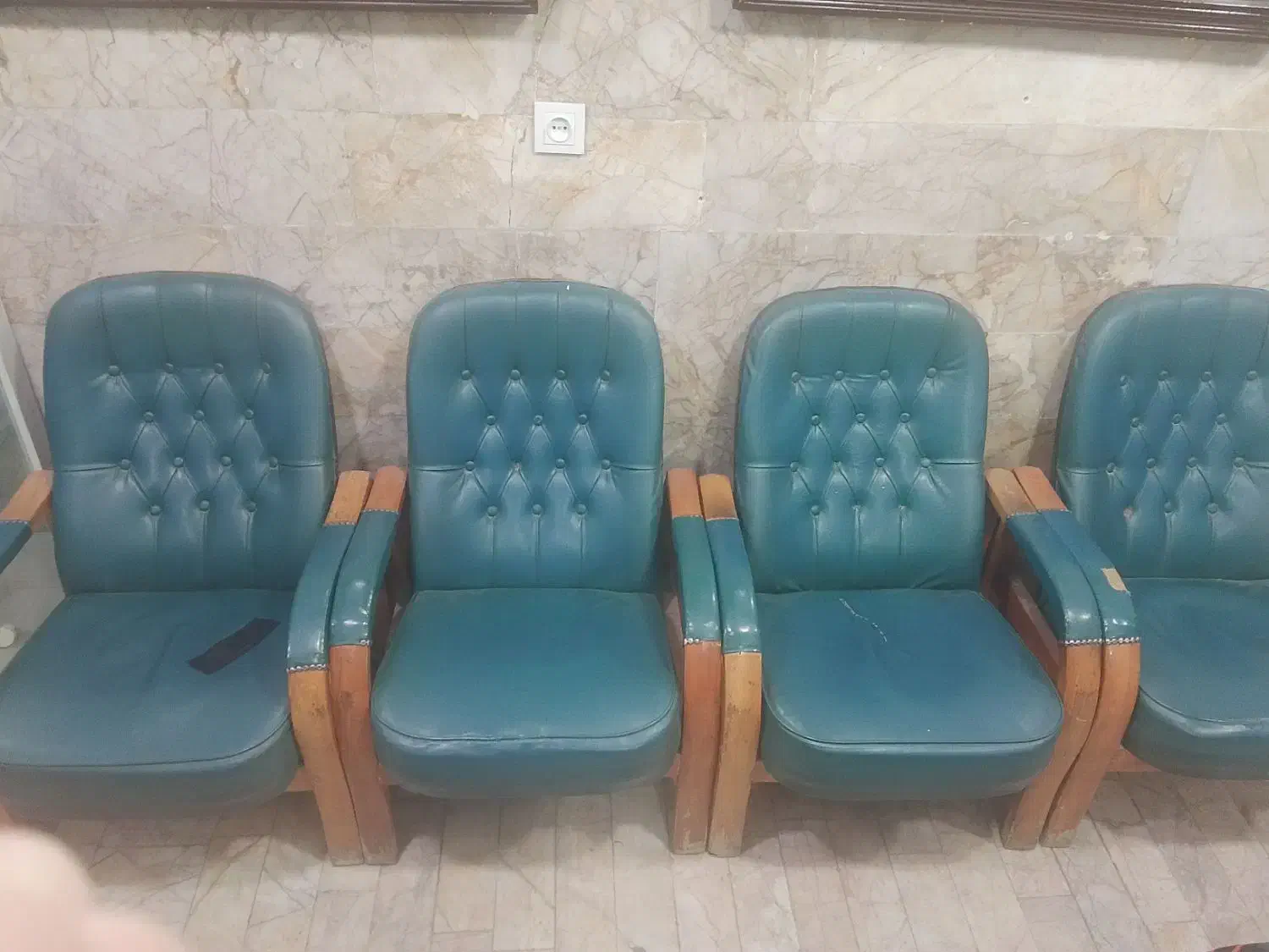 صندلی و کمد پاتختی|صندلی و نیمکت|مشهد, ابوذر|دیوار