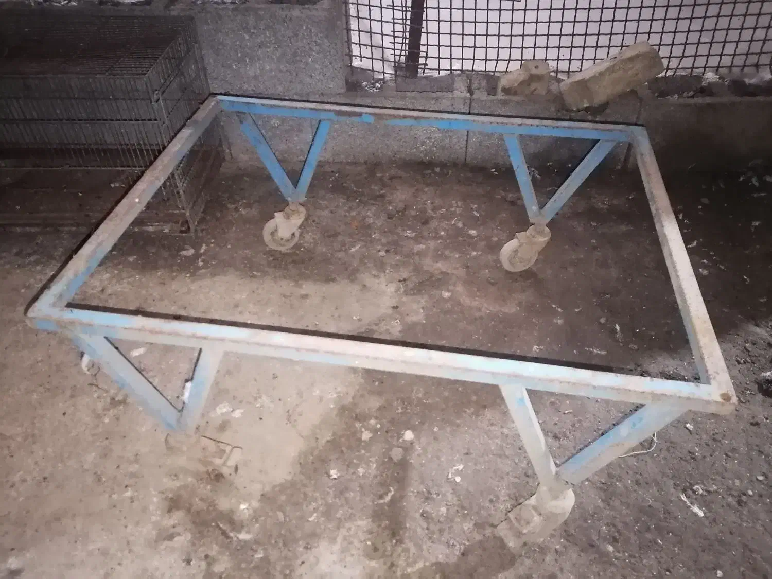 پایه چرخان براقفس|لوازم جانبی حیوانات|صومعه‌سرا, |دیوار