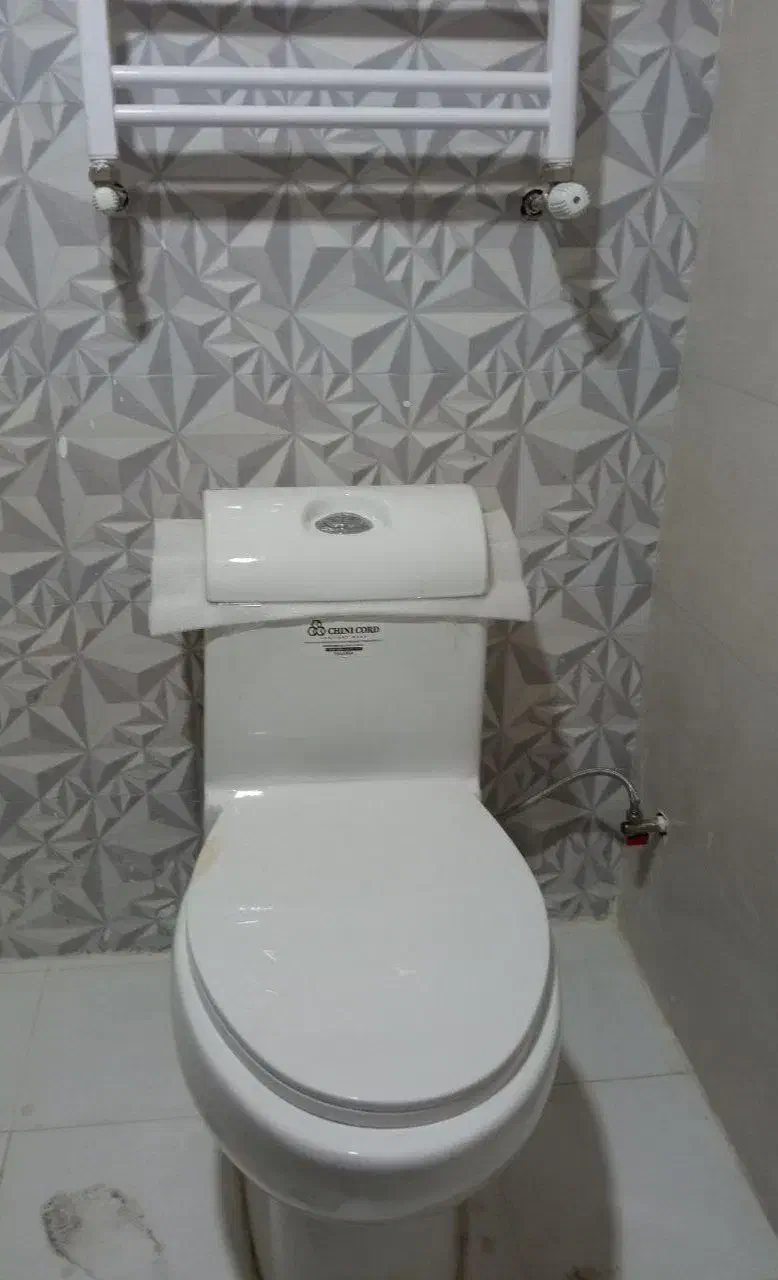 توالت فرنگی|لوازم سرویس بهداشتی|اندیشه, اندیشه فاز ۴|دیوار