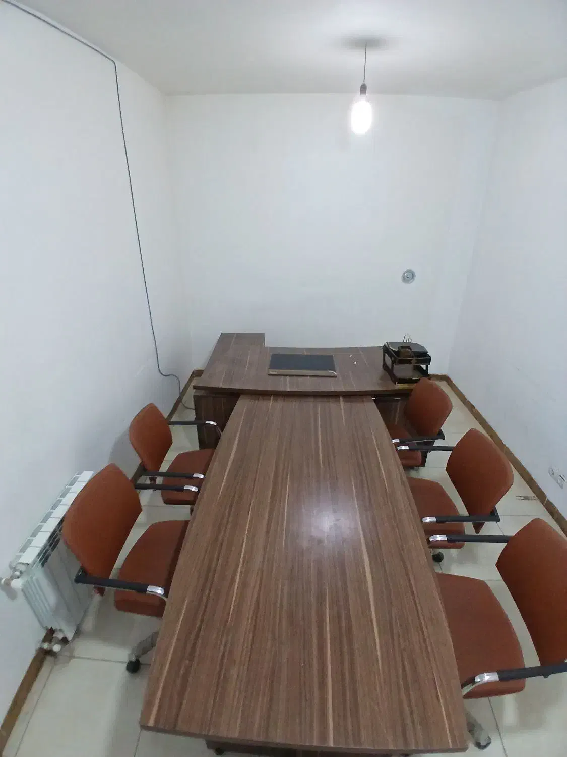میز مدیریت و میز جلسه با ۵ عدد صندلی|دفتر کار|خرم‌آباد, |دیوار