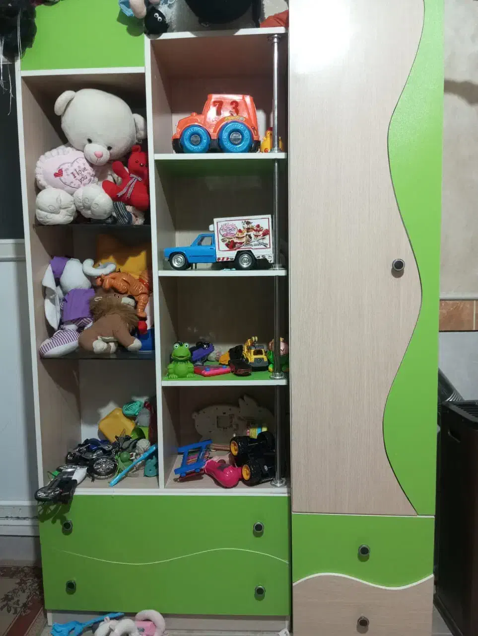 کمد ویترین تمیز سالم با سه چرخه|اسباب و اثاث بچه|سمنان, |دیوار