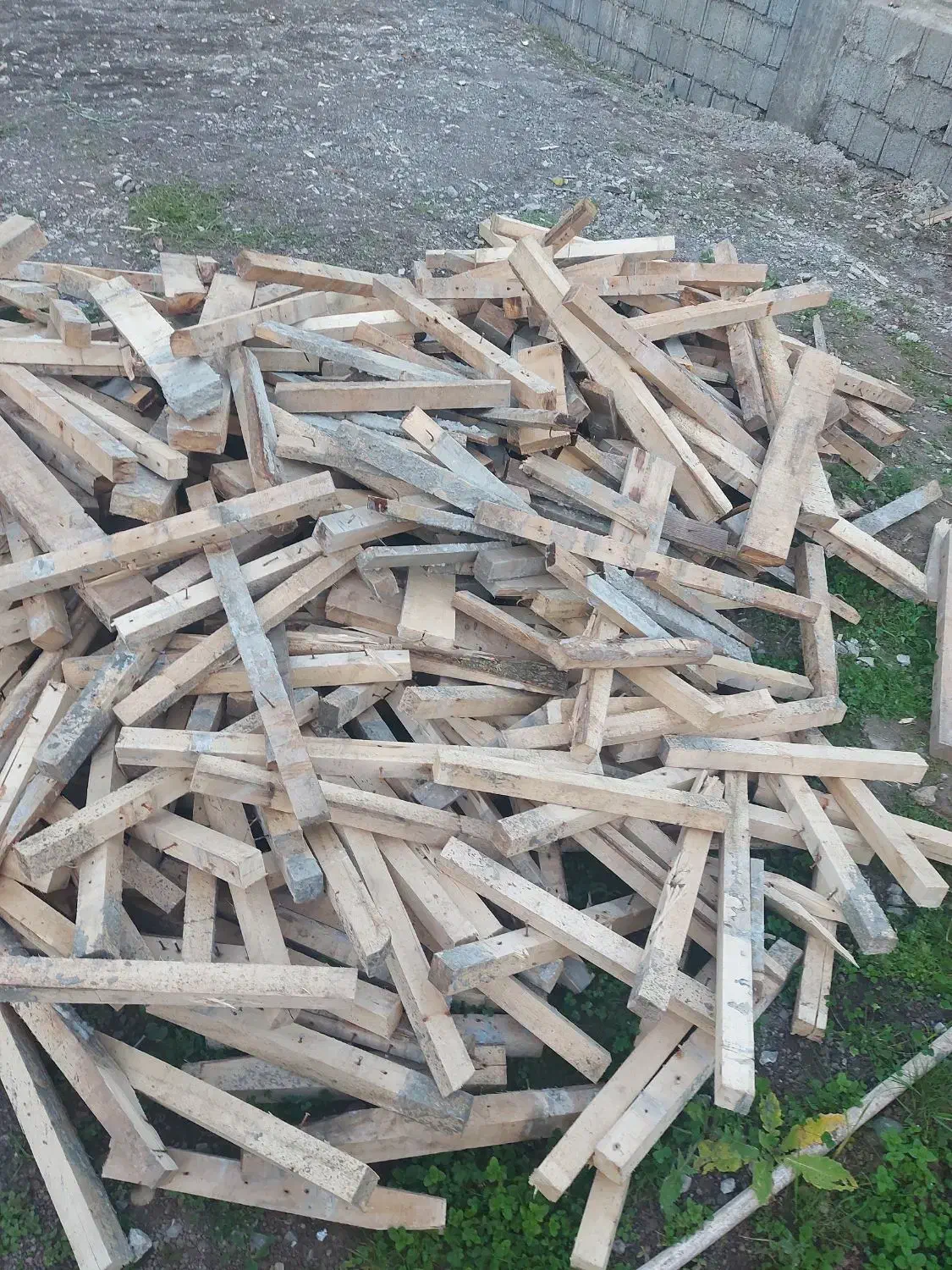 یه مقدار  چوب برای قالب بندی|مصالح و تجهیزات ساختمان|کوچصفهان, |دیوار