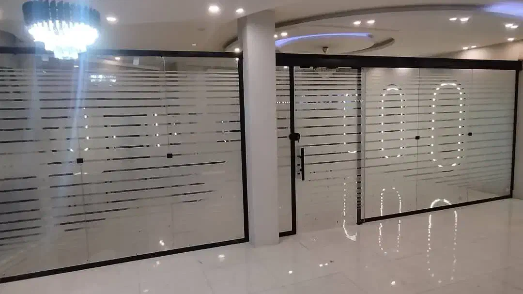 شیشه ‌های سکوریت و دوجداره و لمینت و upvc|خدمات پیشه و مهارت|اراک, |دیوار