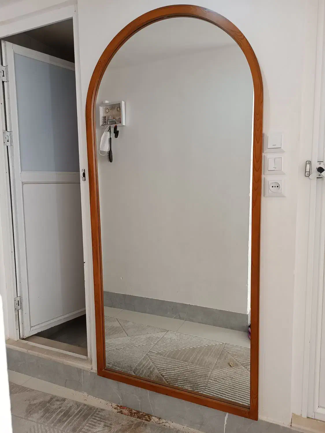 اینه قدی|آینه|تربتحیدریه, ده پائین|دیوار