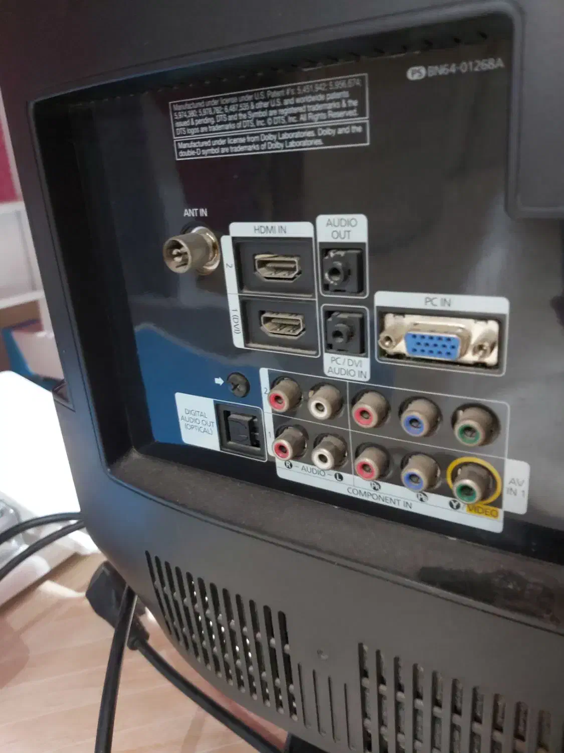 تلویزیون سامسونگ با میز|تلویزیون و پروژکتور|چهارباغ, |دیوار