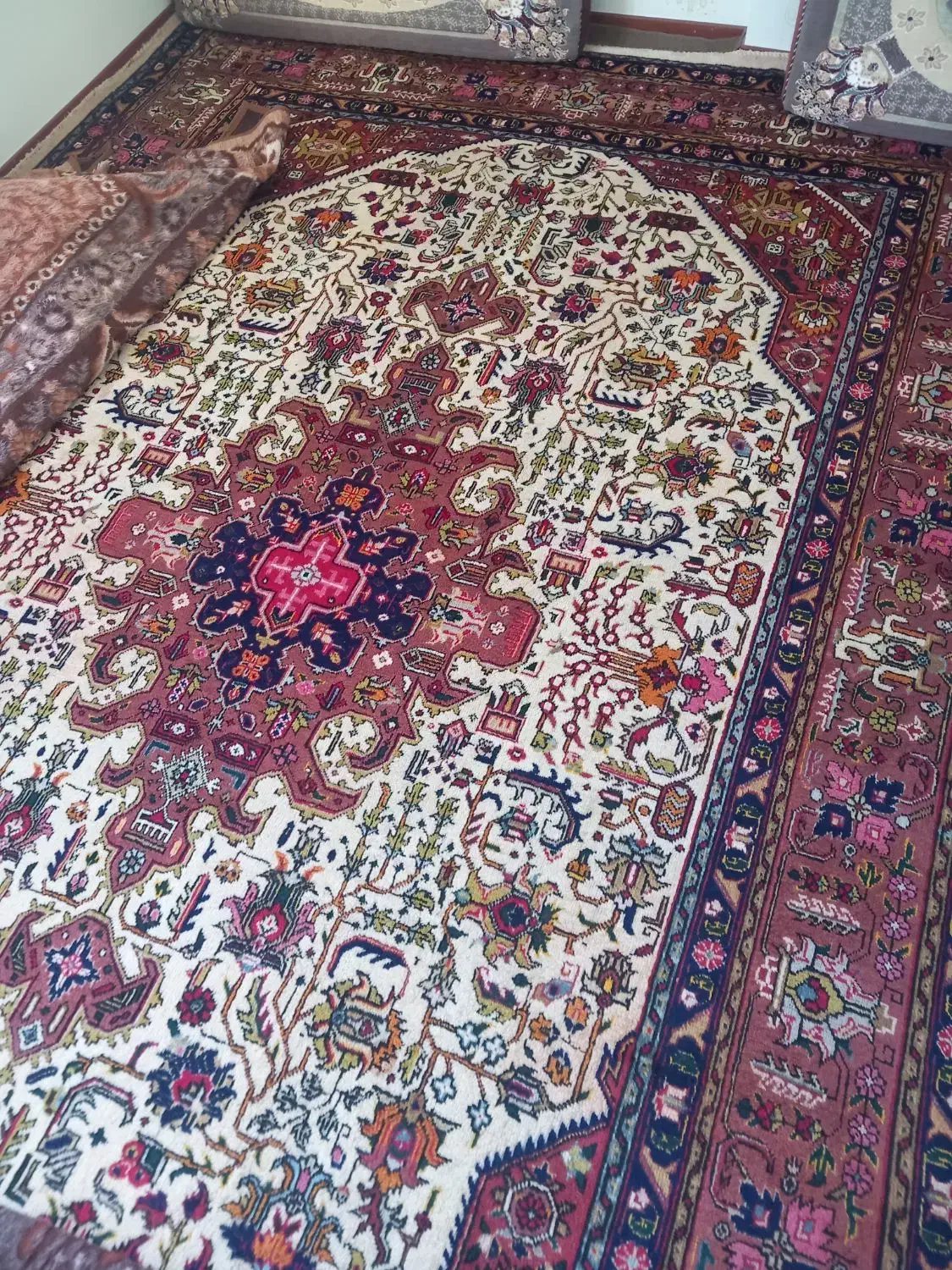 فرش دسباف کار کرده کم خاب ۱عدد ۹مترو ۲عدد ۶ متری|فرش|سهند, |دیوار
