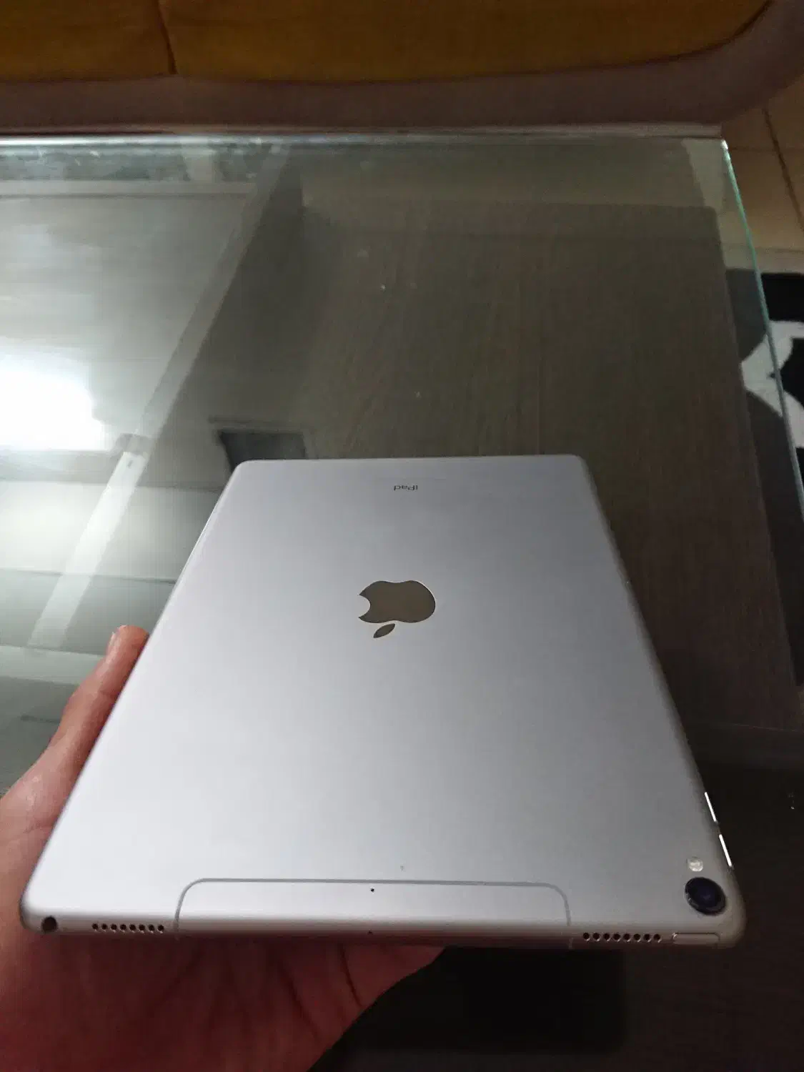 IPad pro|تبلت|پرند, فاز ۳|دیوار