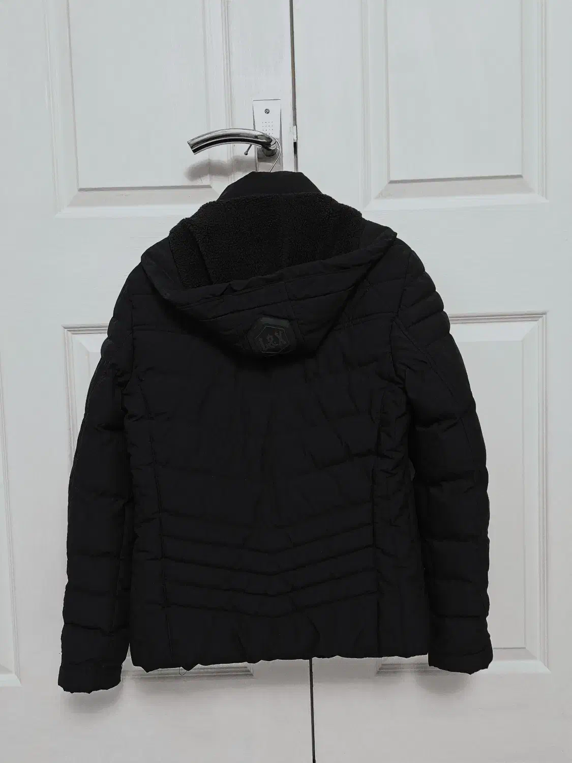 کاپشن|لباس|سنقر, |دیوار