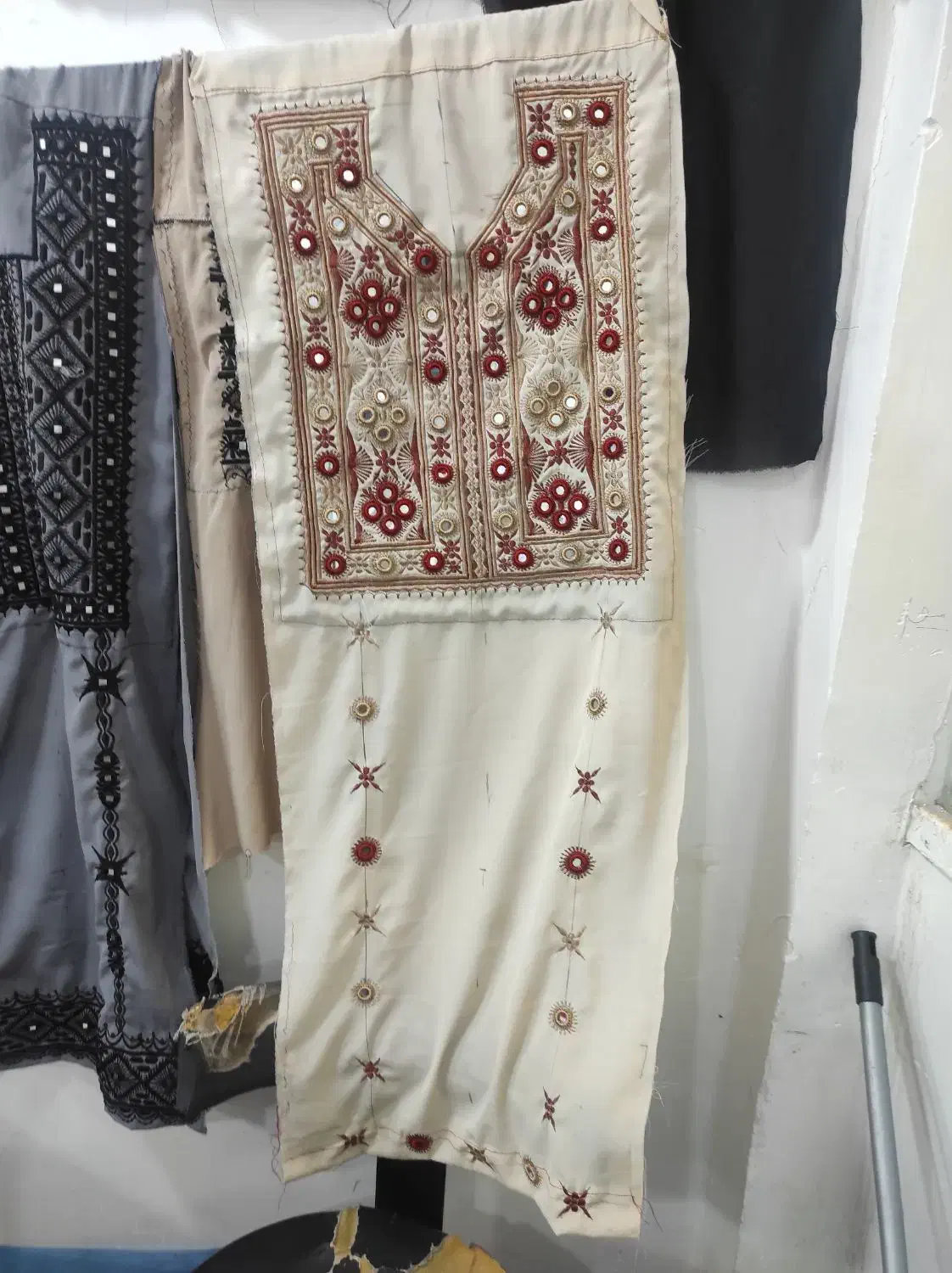 دوخت انواع لباس های گل دوزی فقط با 3ملیون|لباس|خاش, |دیوار